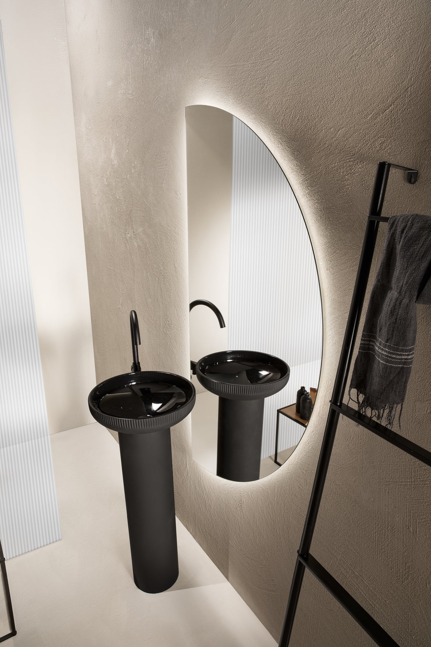 Specchio DEMI a semicerchio con illuminazione a LED, CCT 2 temperature, pellicola antideflagrante, 70 x 140 cm