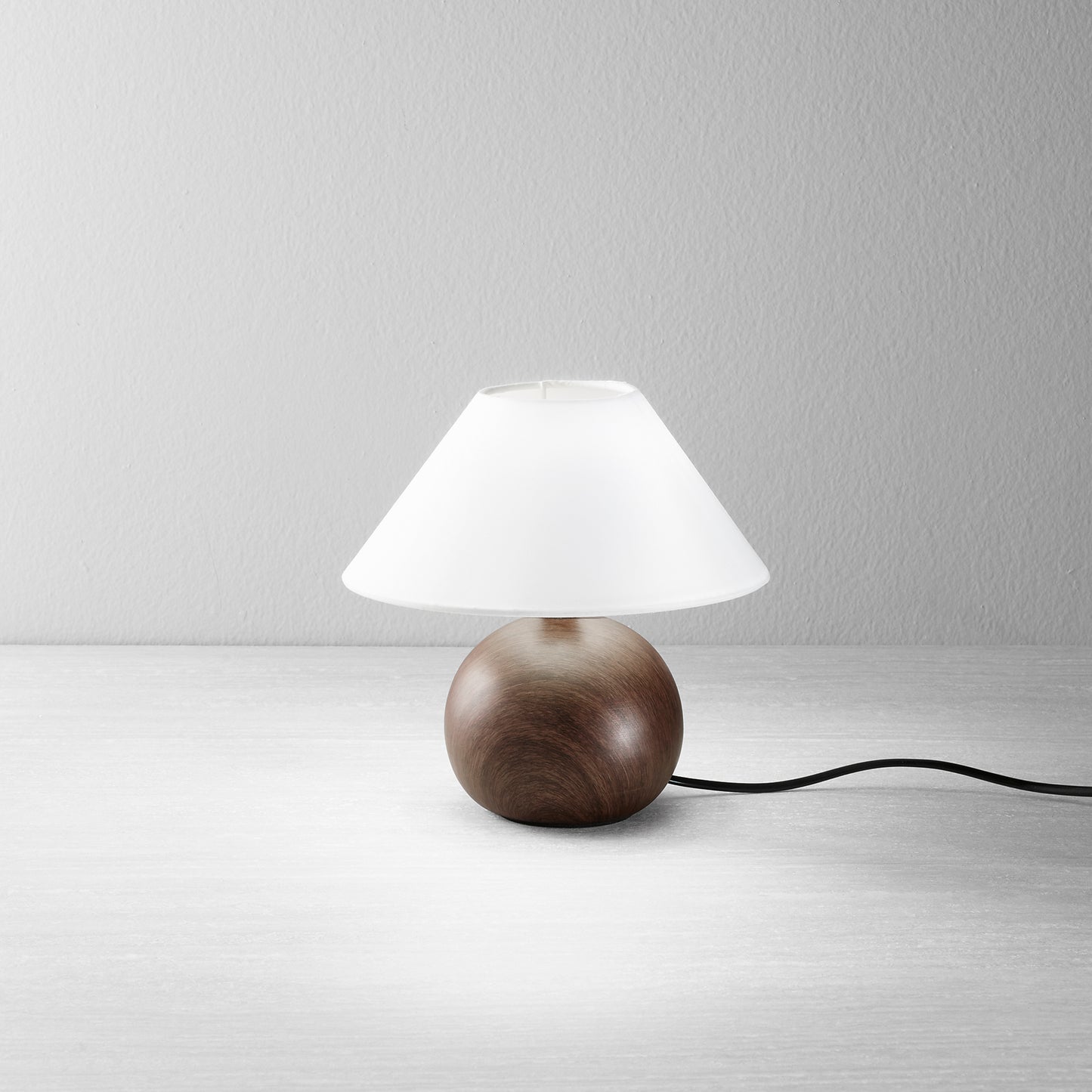 Lampada da tavolo ROVERE in ceramica effetto legno scuro e paralume in tessuto