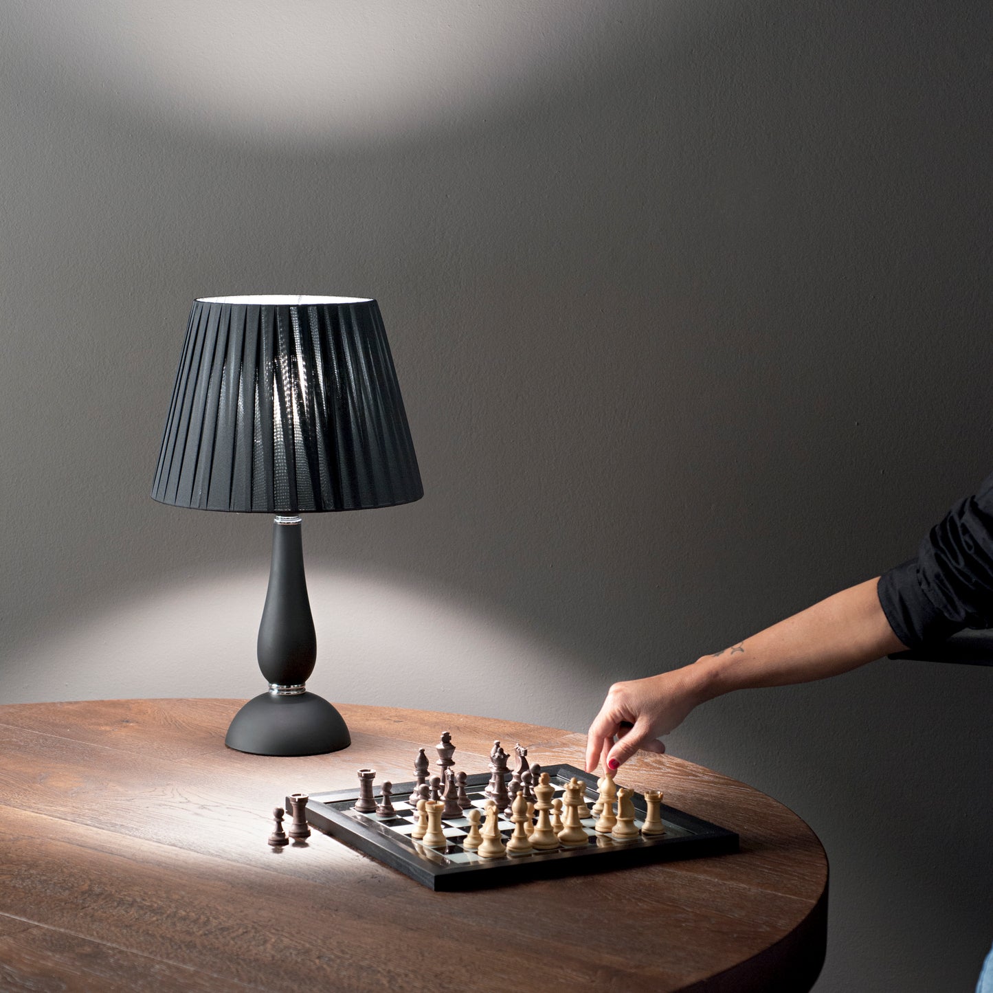 Lampada da tavolo ALFIERE in vetro soffiato nero