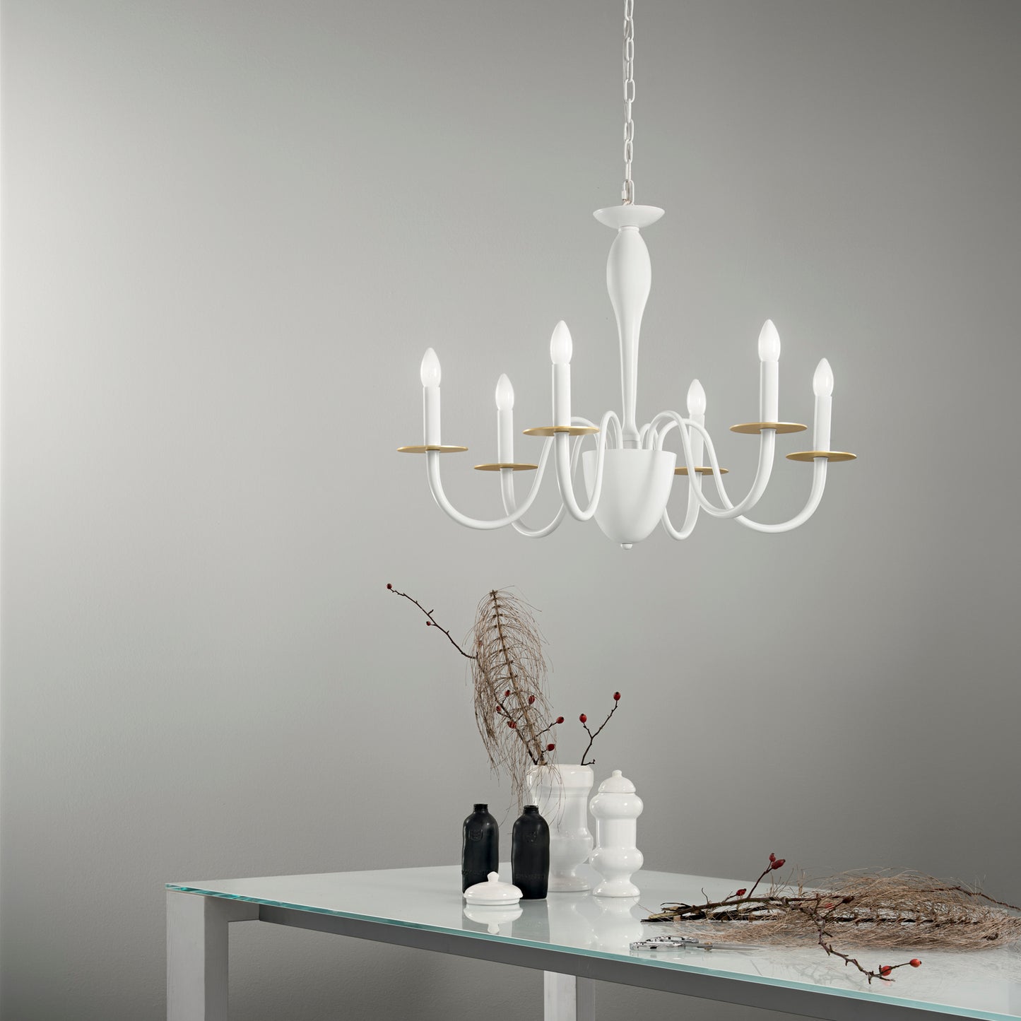 Lampadario ARMSTRONG in metallo bianco a sei luci con dettagli in oro