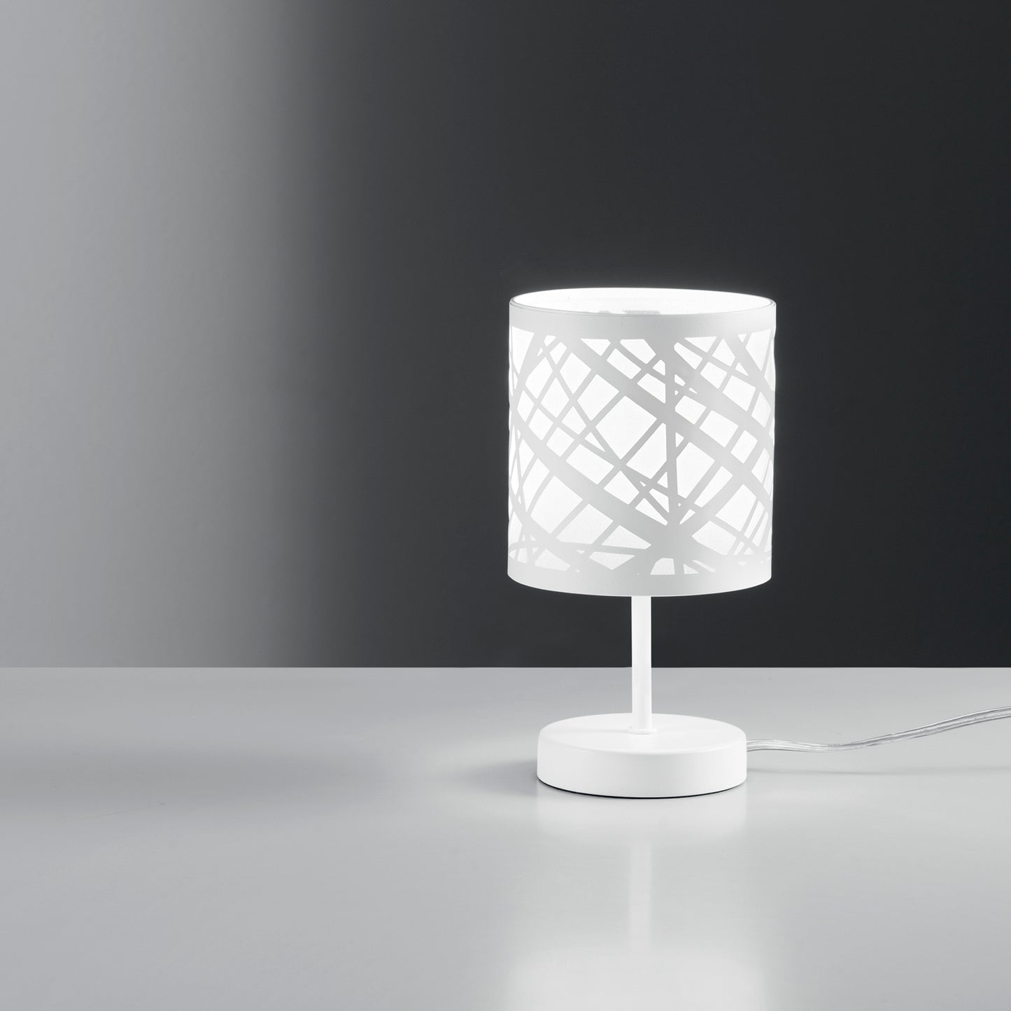 Lampada da tavolo BATIK in acciaio bianco con decori a taglio laser