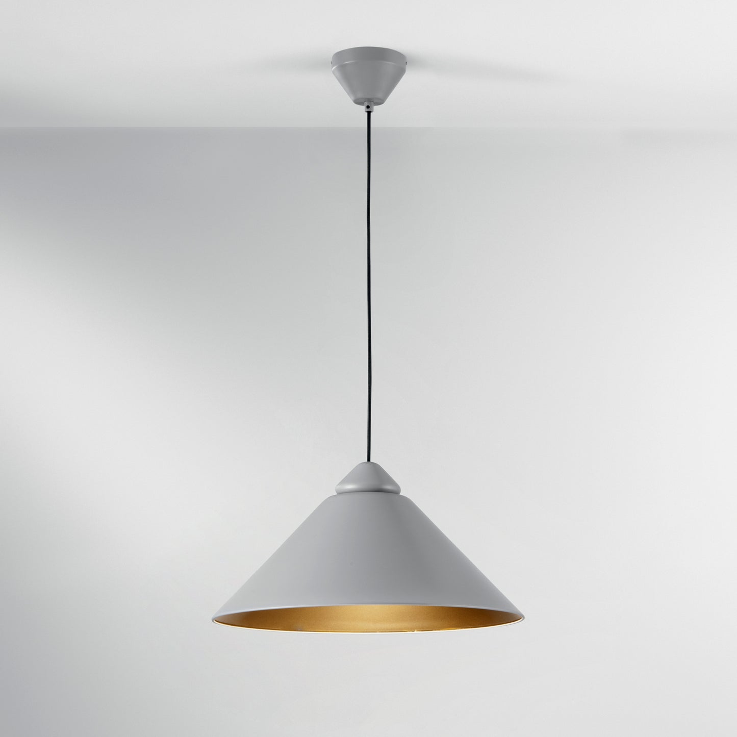 Sospensione BIGBANG con diffusore a cono in metallo grigio