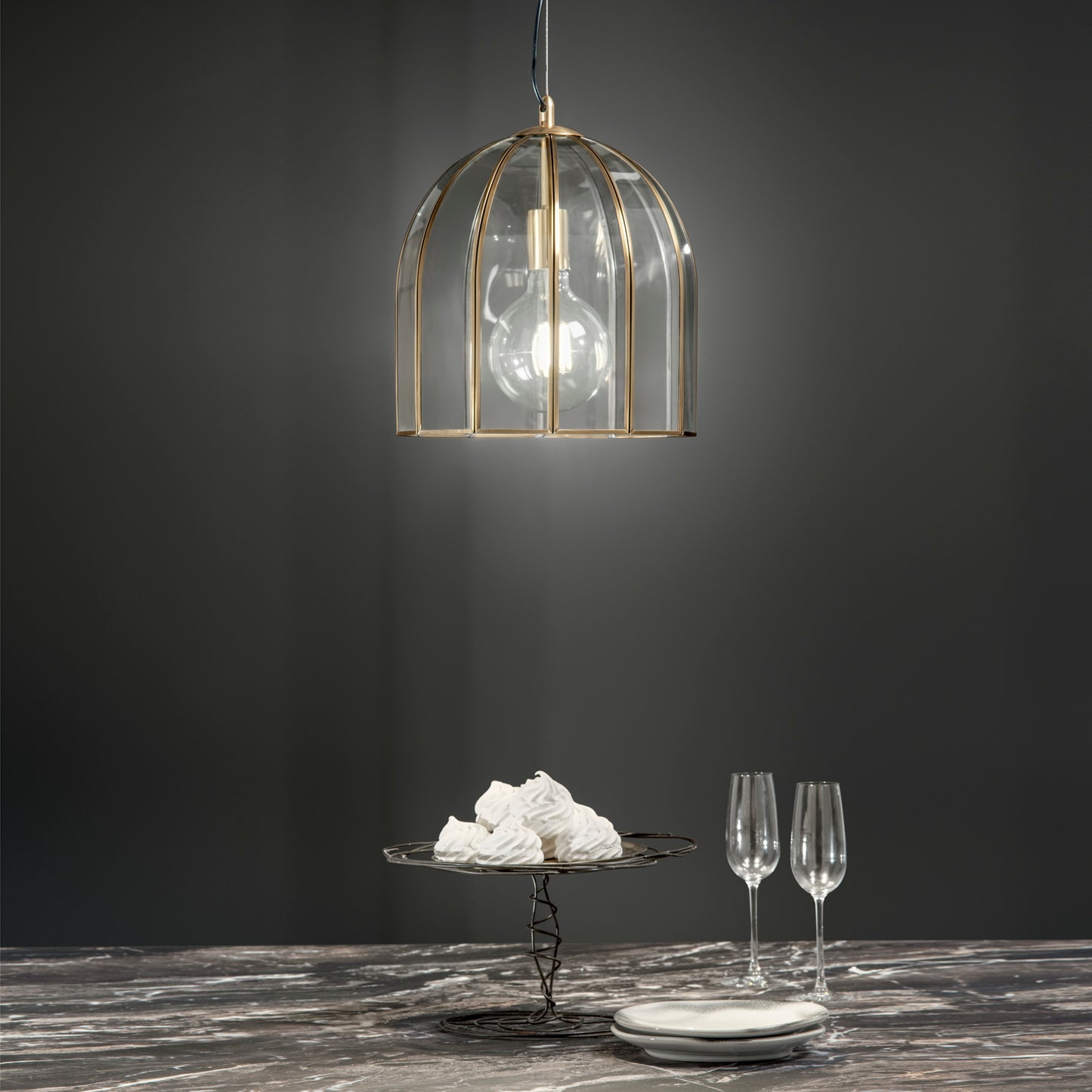Sospensione CHESTER in vetro con rifiniture in metallo ottone 31.5x 30 cm. Ø