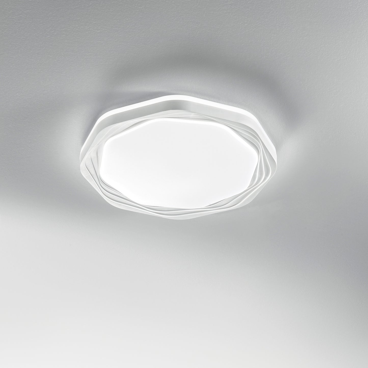 Plafoniera LED DAISY bianca con luce direzionale e retroilluminazione, telecomando e Wi-Fi - CCT - 52cm. Ø