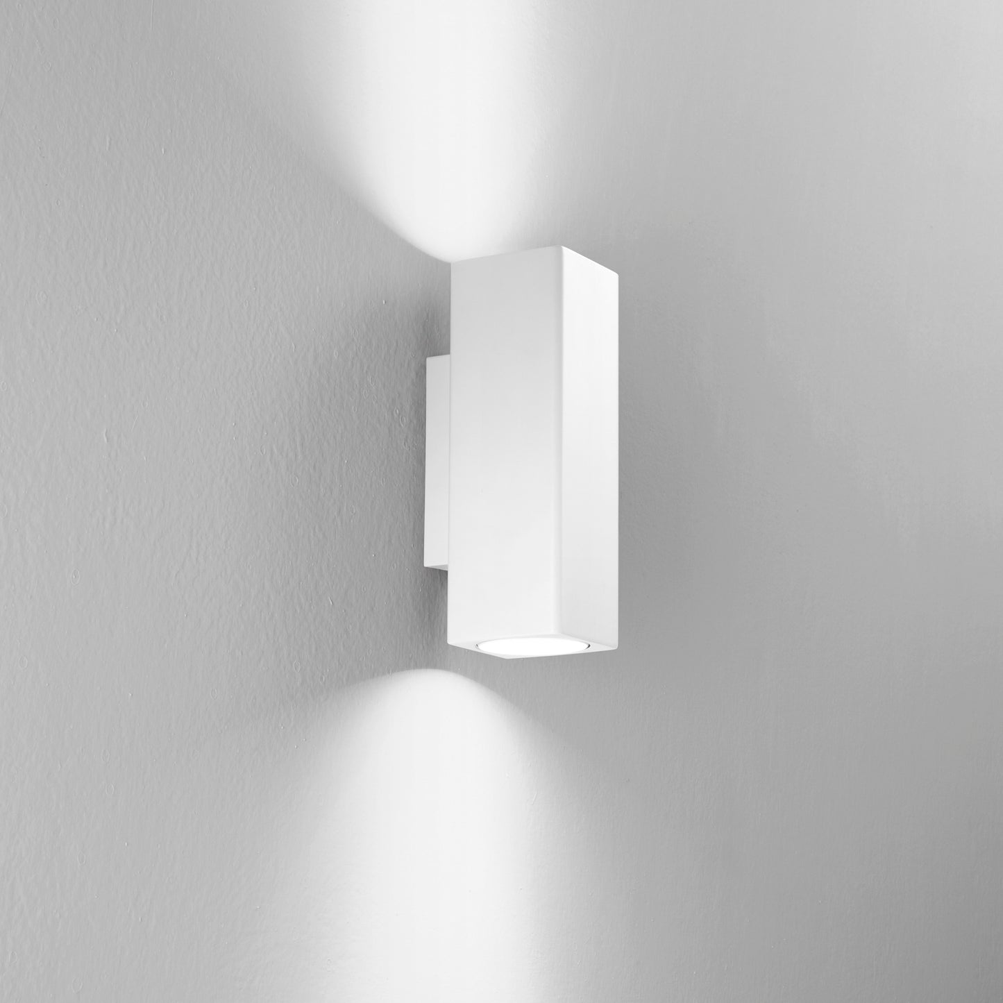Applique DUDUK quadrata biemissione in metallo bianco 7 cm.