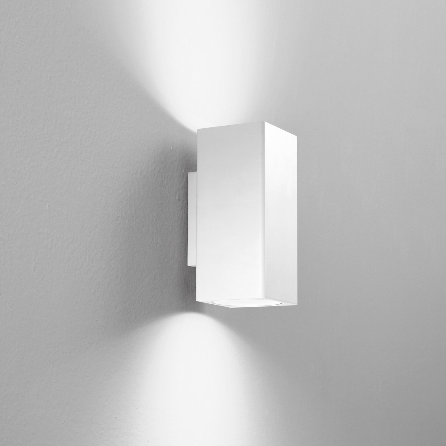 Applique DUDUK quadrata biemissione in metallo bianco 10 cm.
