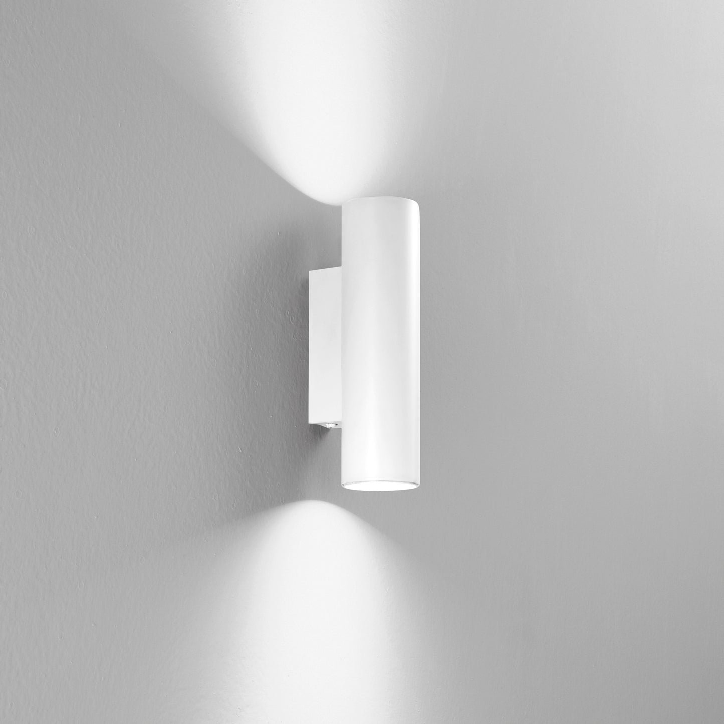 Applique DUDUK rotonda biemissione in metallo bianco 7 cm.