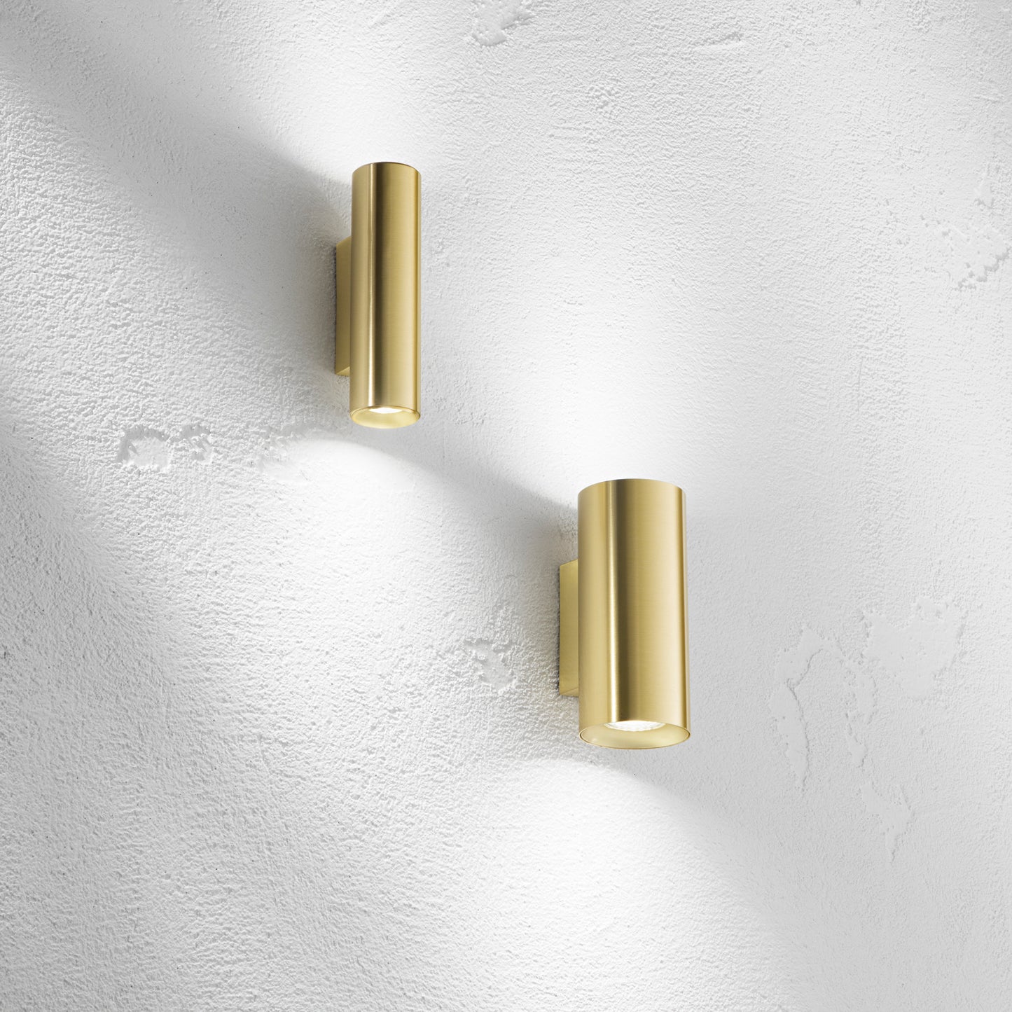Applique DUDUK rotonda biemissione in metallo oro 10 cm.
