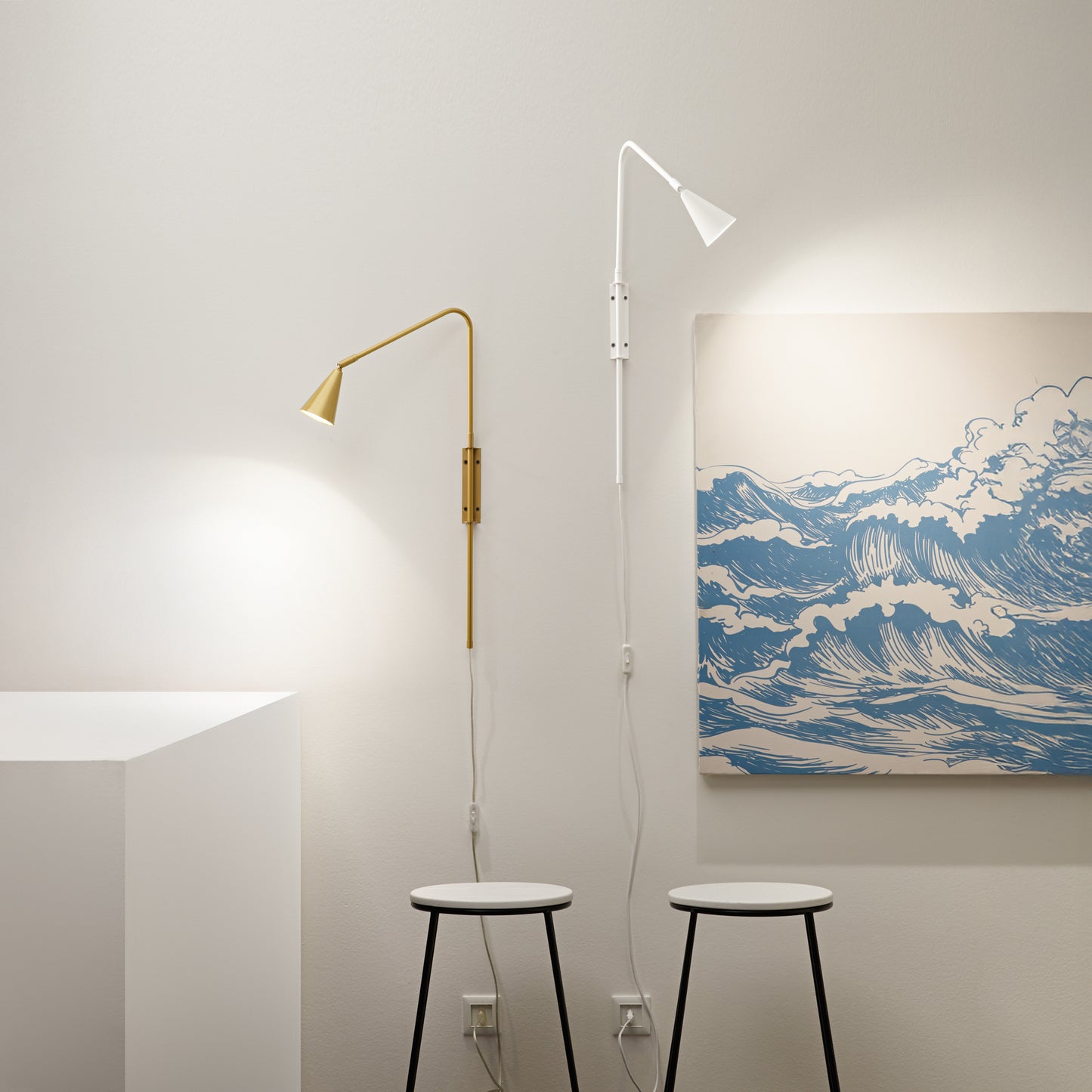Applique ENEA in metallo bianco con punto luce orientabile