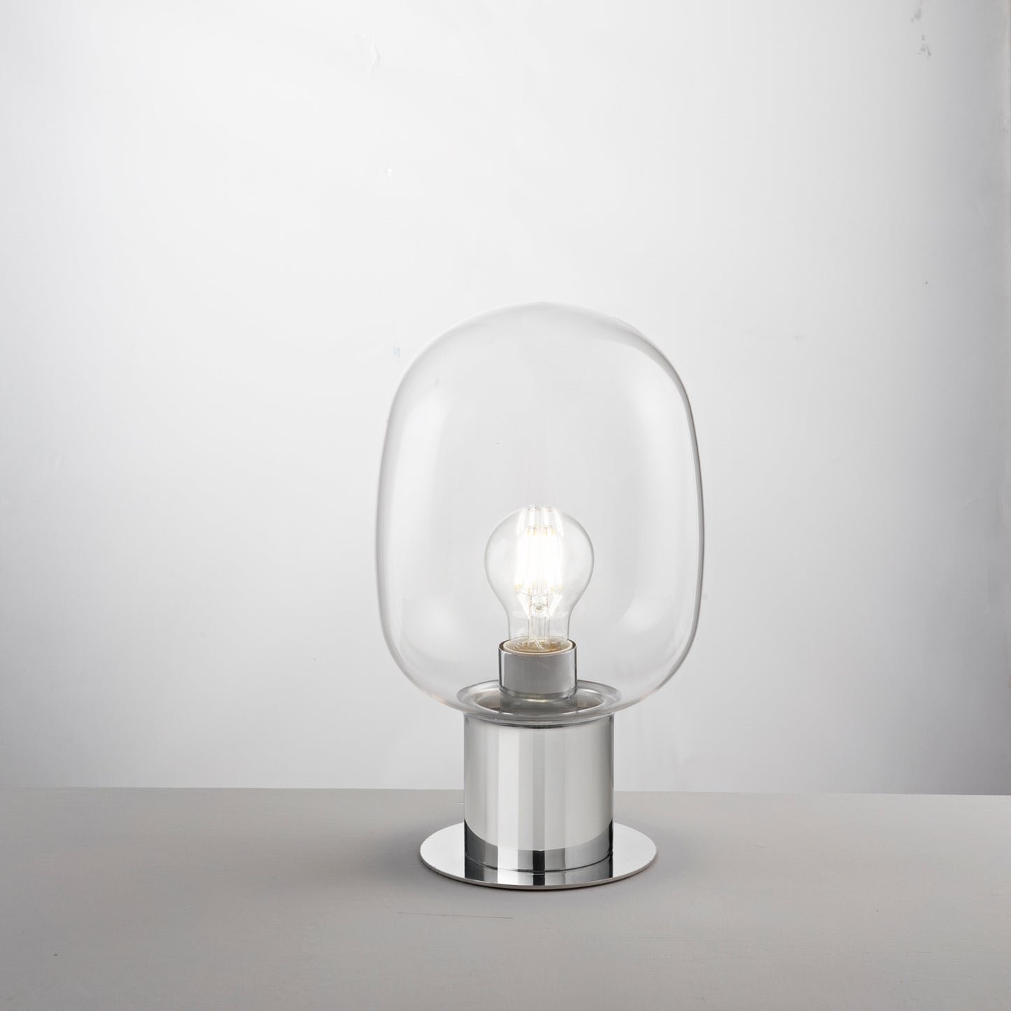 Lampada da tavolo FELLINI in metallo cromato con diffusore in vetro 18 cm.