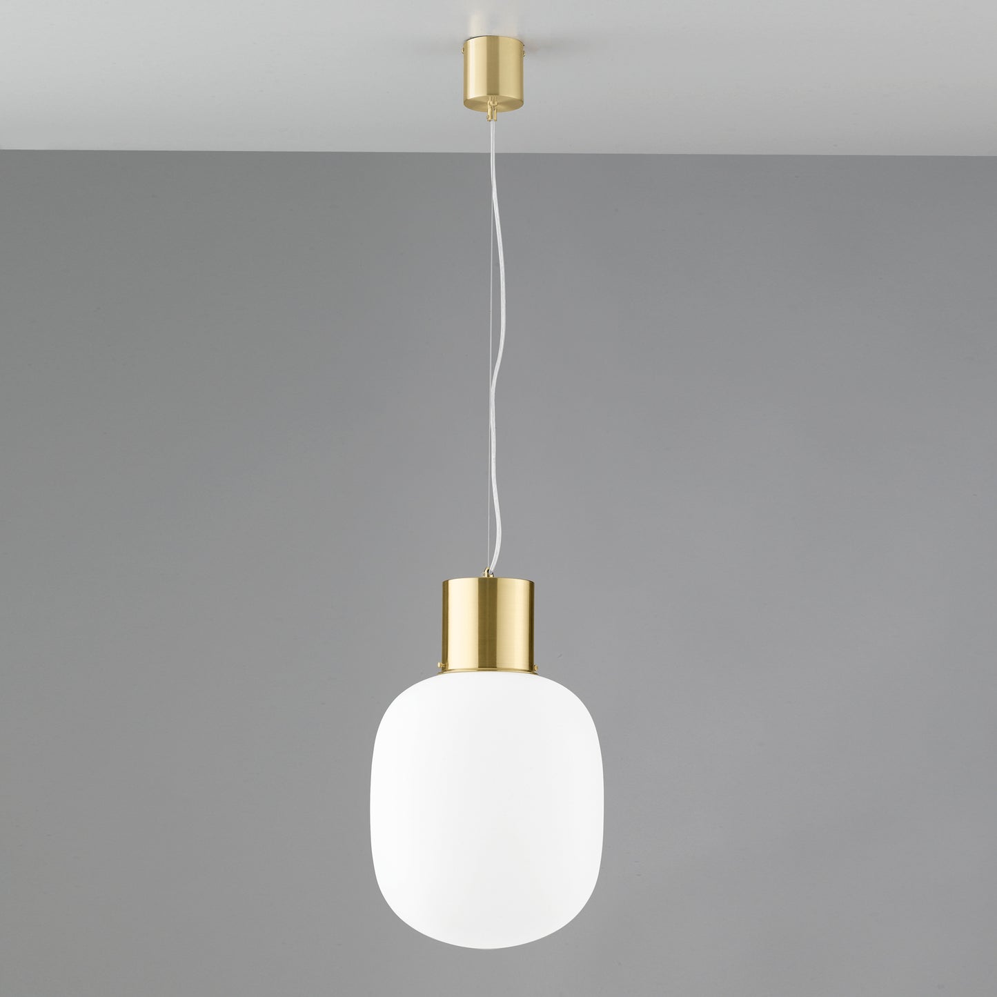 Lampadario a sospensione FELLINI in metallo oro con diffusore in vetro 30 cm.
