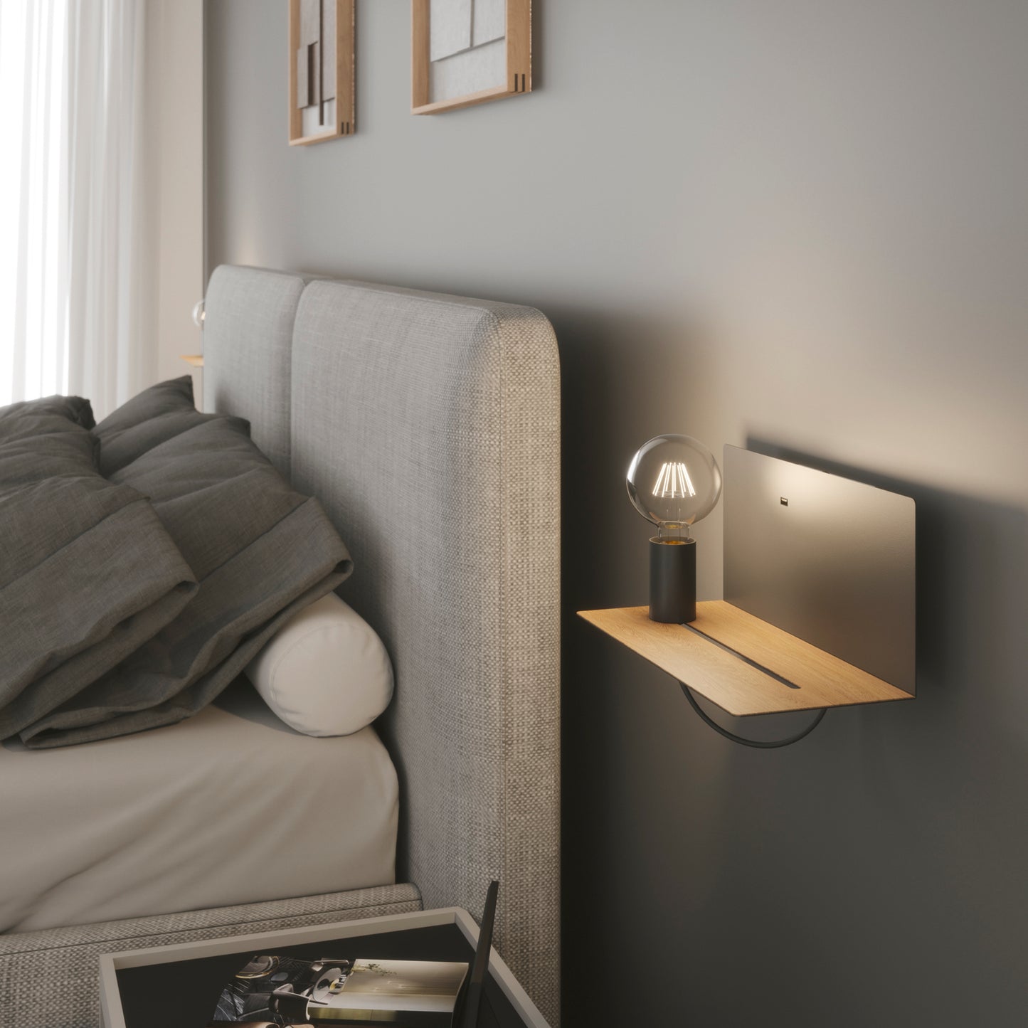 Applique FLASH in metallo nero su mensola in legno con presa USB e punto luce mobile