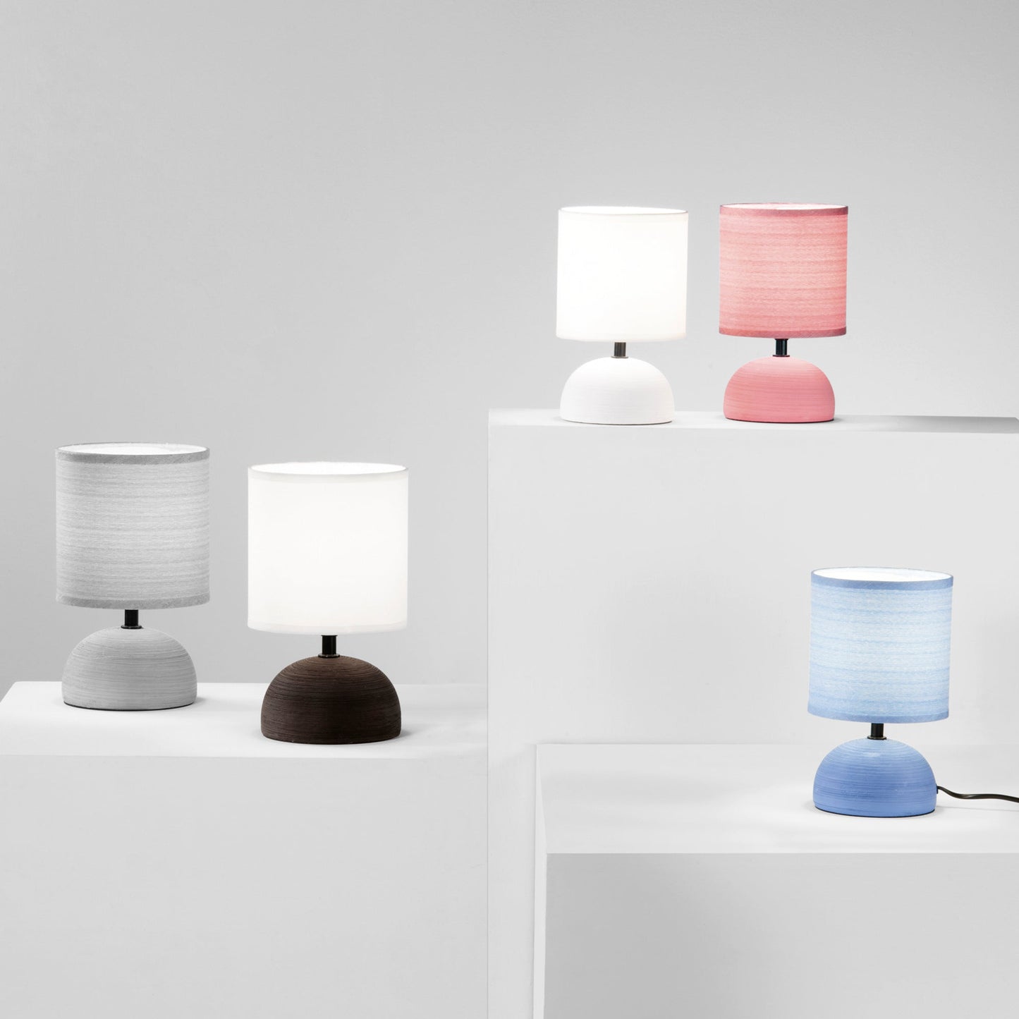 Lampada da tavolo FURORE in ceramica grigia con paralume in tessuto