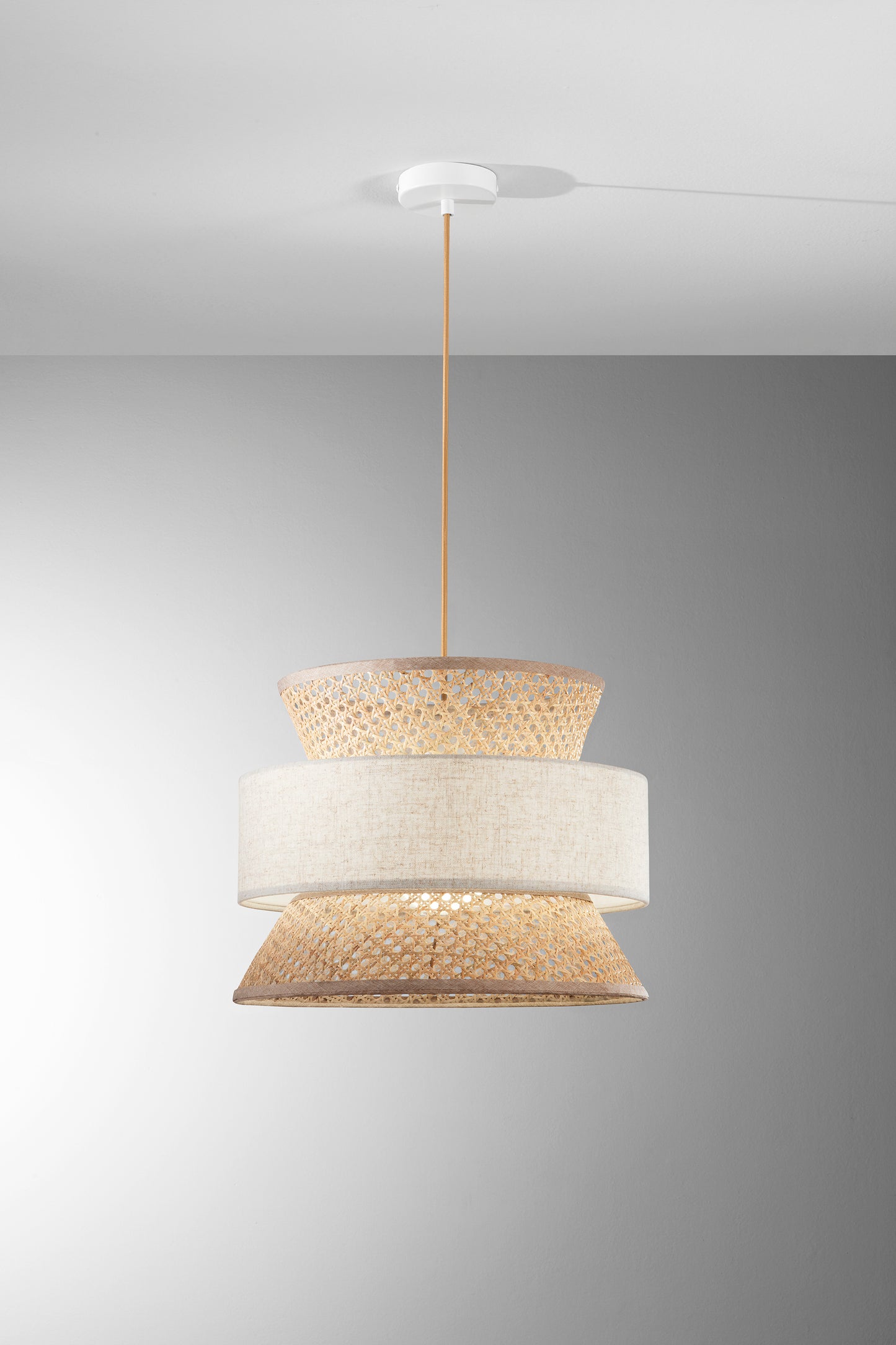 Sospensione GAZEBO beige realizzata artigianalmente con materiali naturali