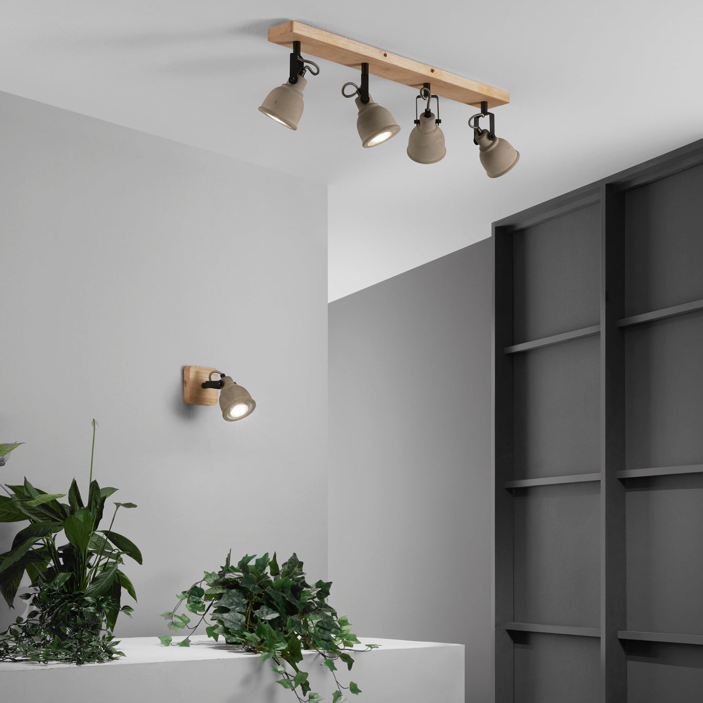Plafone KISA con base in legno e 4 diffusori in cemento