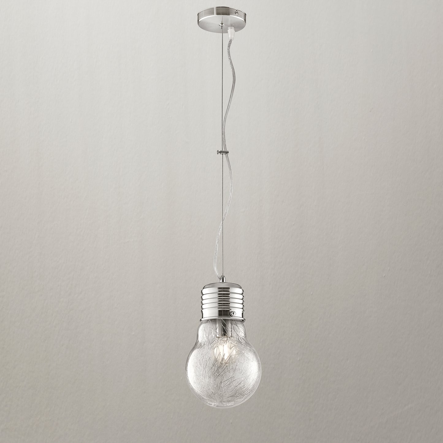 Sospensione LAMPADINA in alluminio cromato e diffusore in vetro 15 cm.