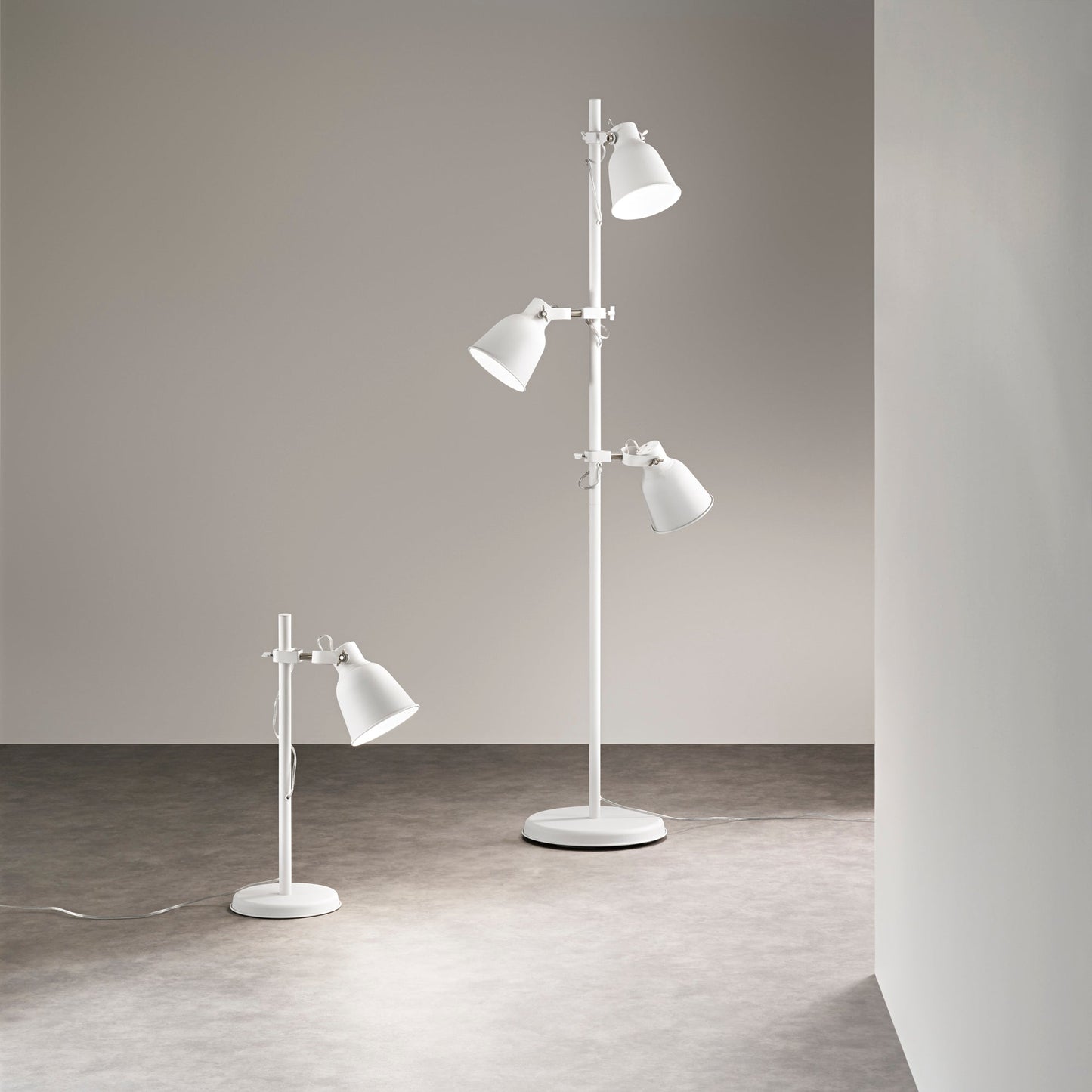 Lampada da tavolo LEGEND in metallo bianco con finiture nichel