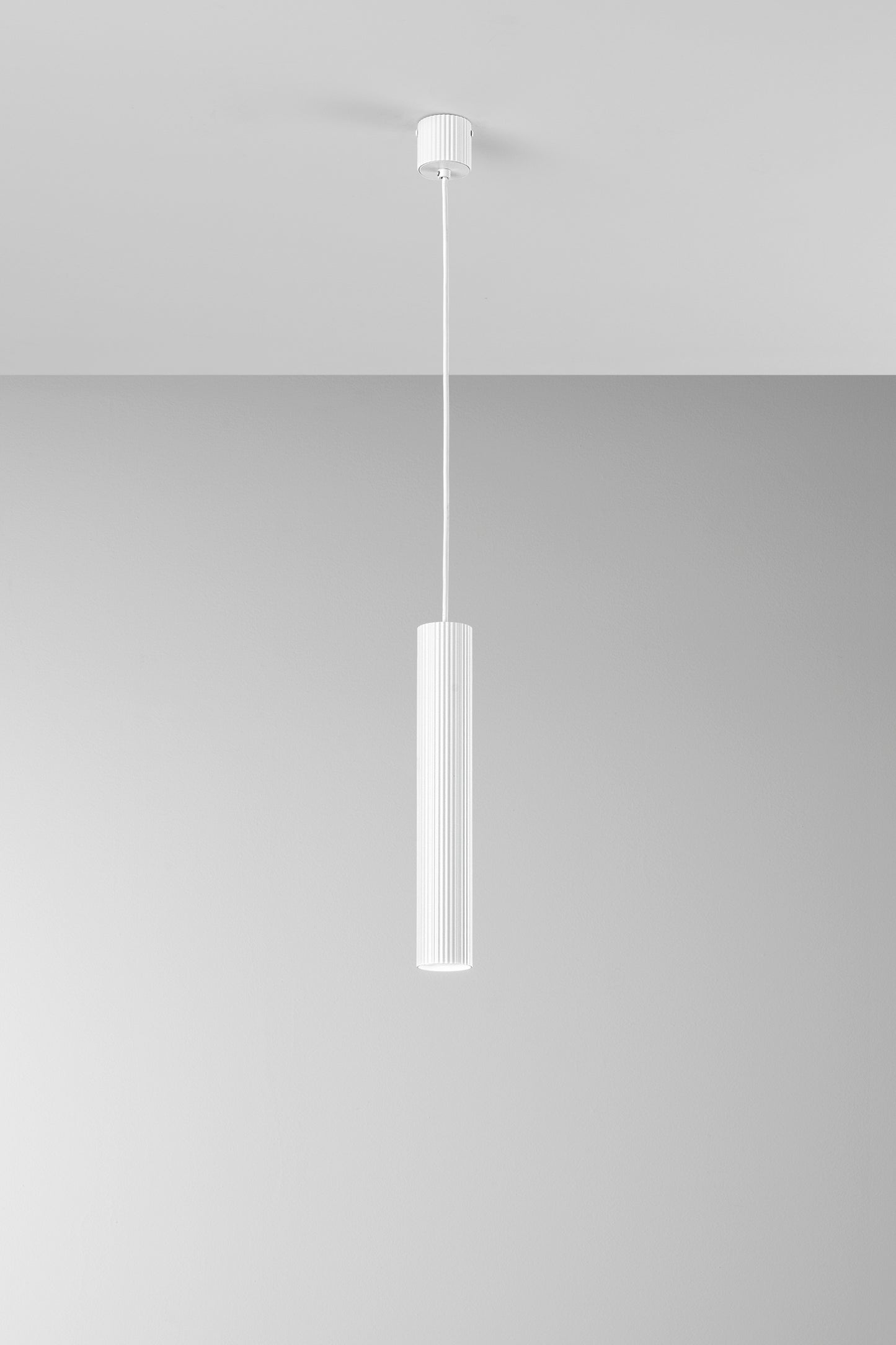 Sospensione LORD bianco in acciaio e alluminio punto luce singolo h 240cm.