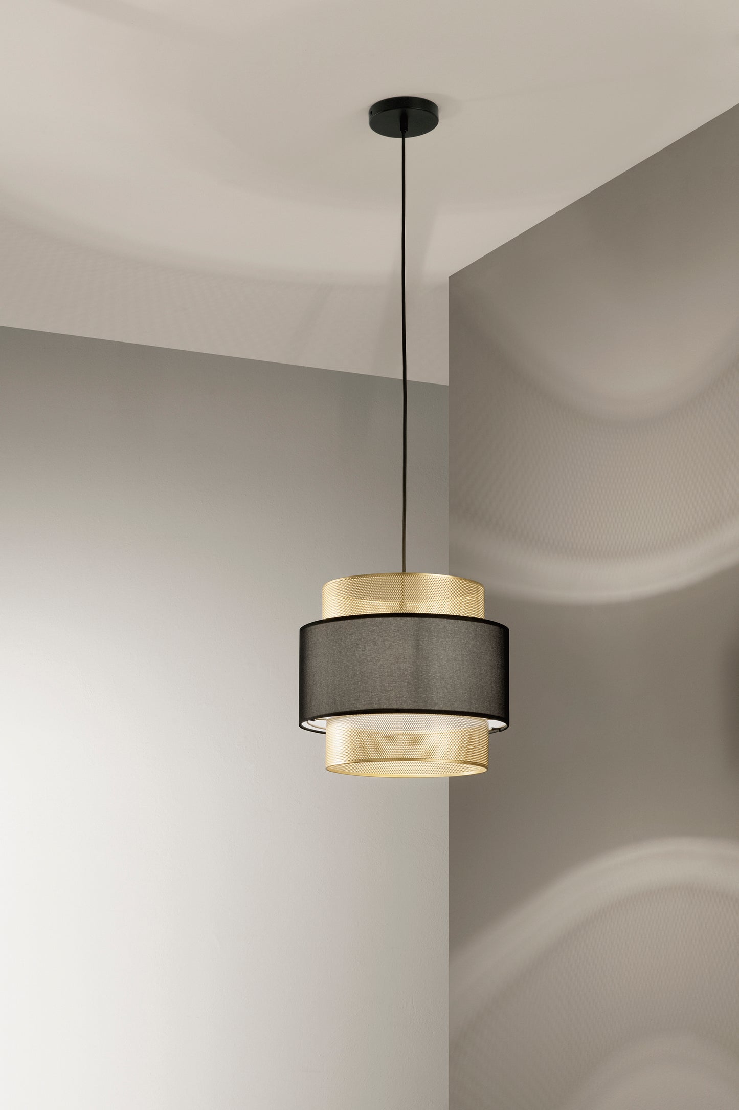 Sospensione LOUNGE oro e nero 1 punto luce h200cm, 35cm. Ø