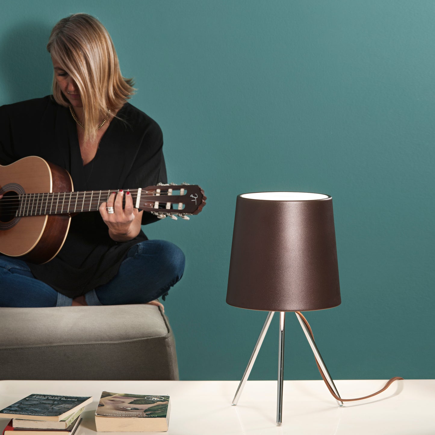 Lampada da tavolo MARLEY in metallo argento con paralume in alluminio marrone