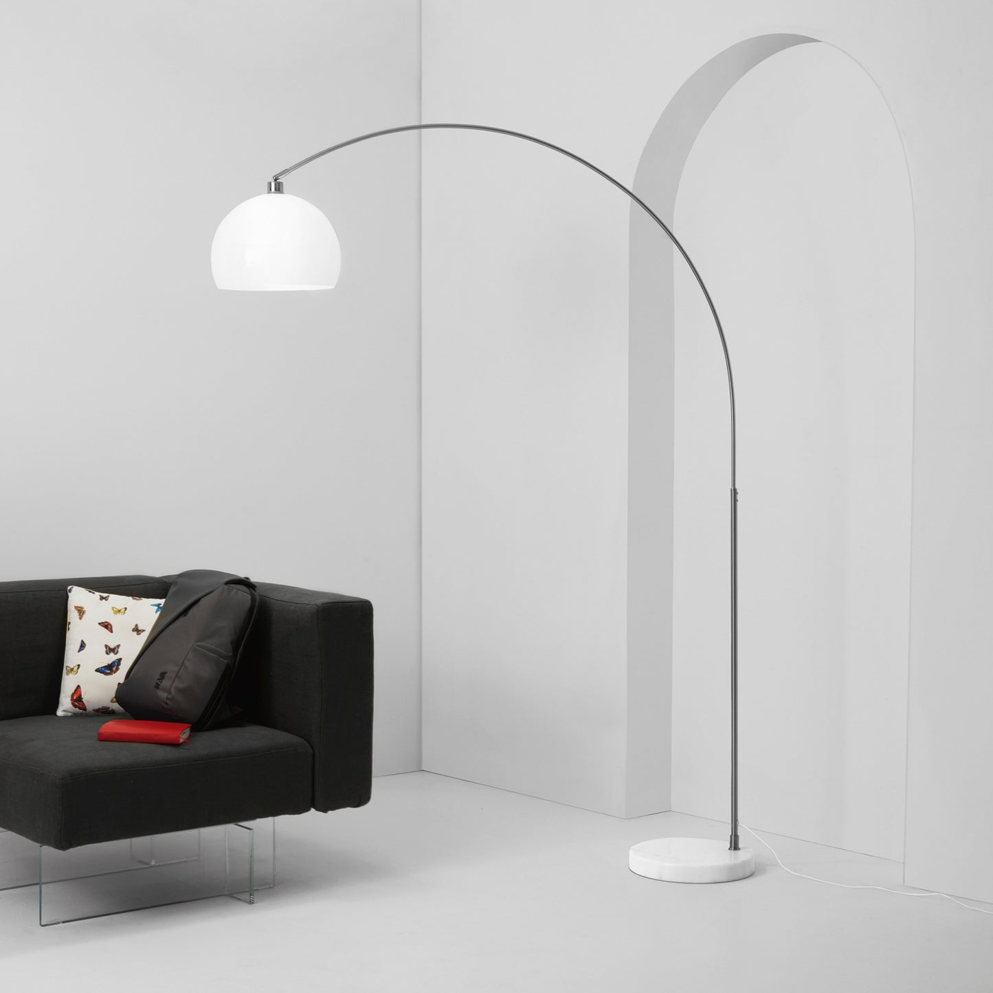 Piantana PLAZA con base in marmo e diffusore bianco h200 cm.