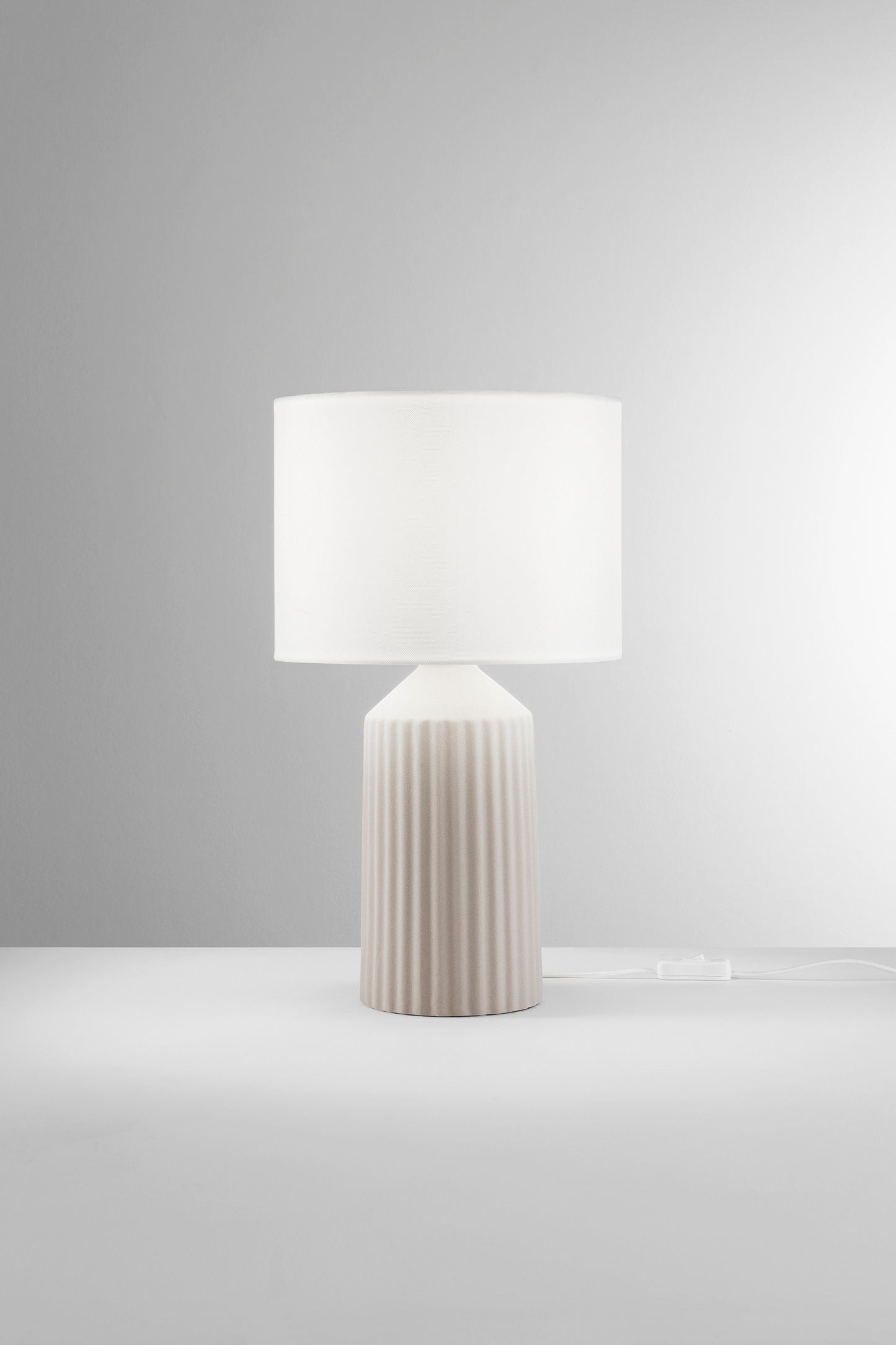 Lampada da tavolo Sahara con base in ceramica beige
