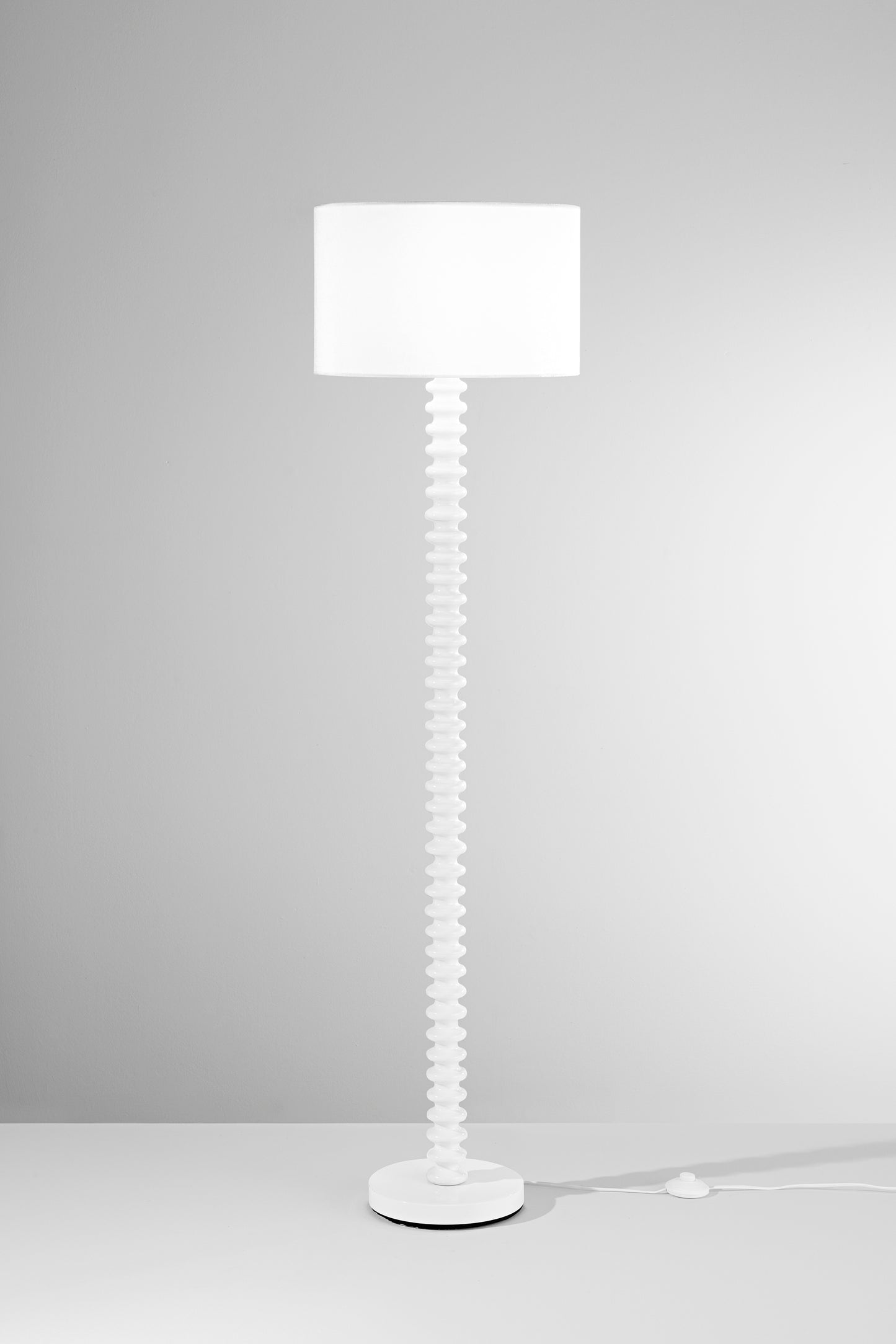 Pianana SULTAN con base in metallo bianco e paralume in tessuto