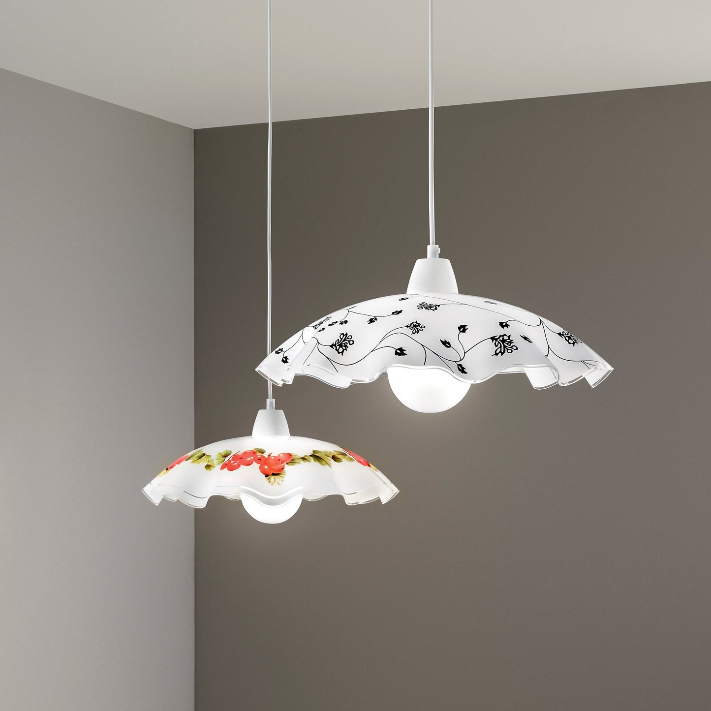 Sospensione VICTORIA in vetro bianco decorato