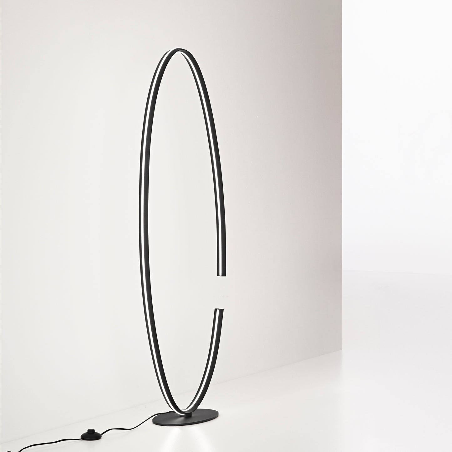 Piantana LED CLARKE in alluminio nero 4000K (luce naturale)
