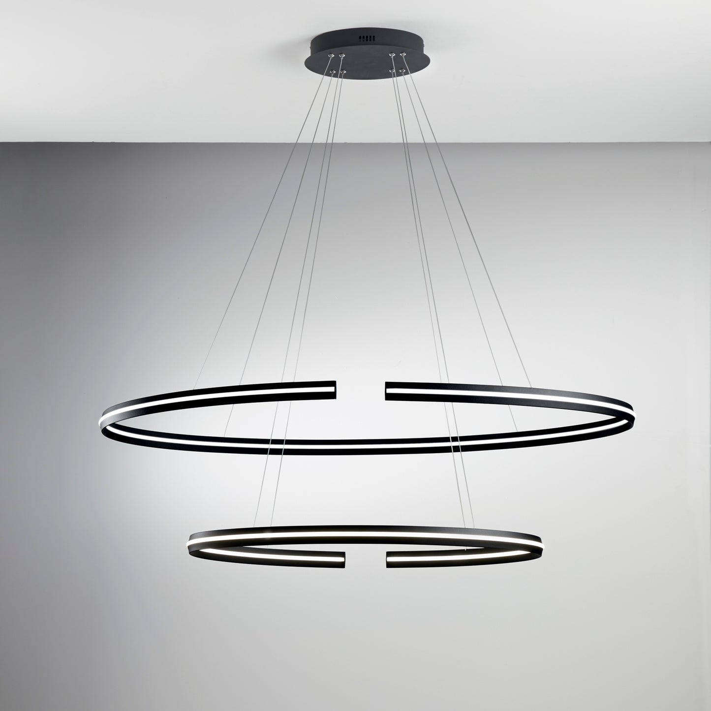 Sospensione LED CLARKE in alluminio nero con due elementi circolari, (80x40cm. 120x60cm.) 4000K (luce naturale)