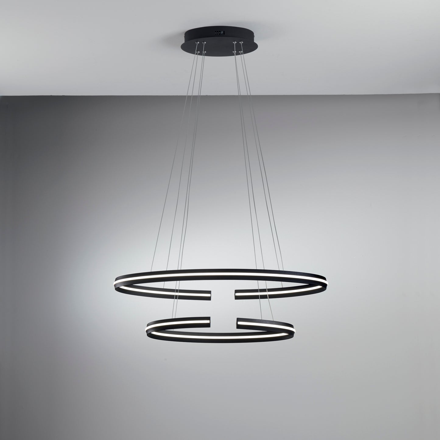 Sospensione LED CLARKE in alluminio nero con due elementi circolari, (54x27cm. 78x40cm.) 4000K (luce naturale)