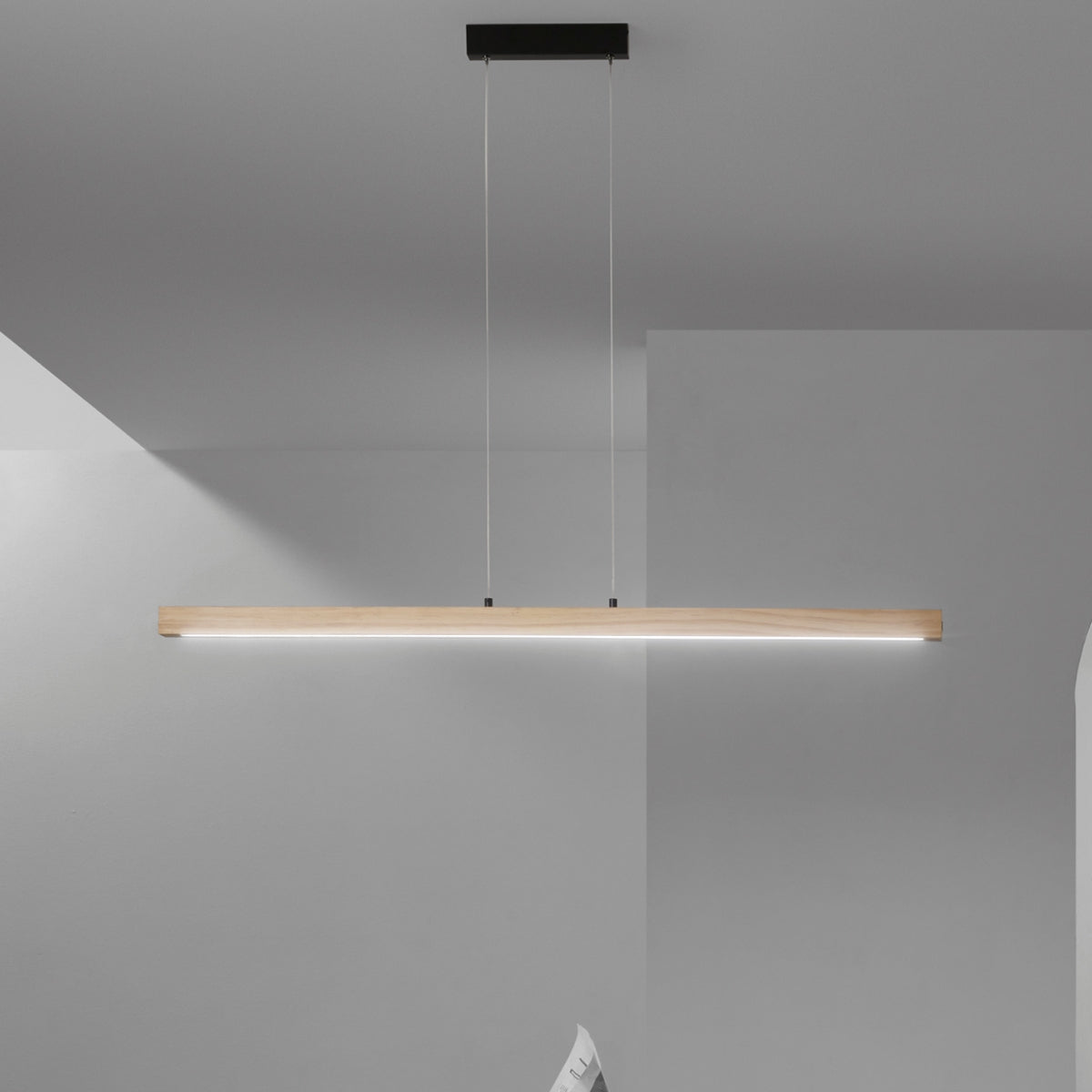 Sospensione LED JOSEPH con struttura in legno naturale con funzione CCT