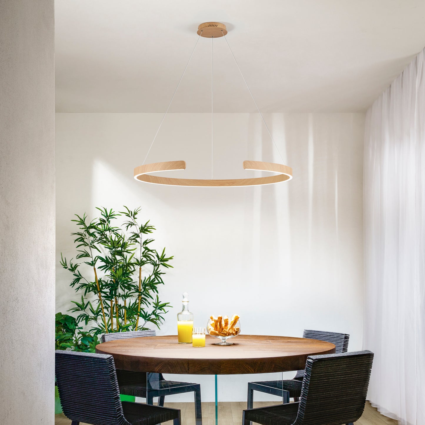 Sospensione semicircolare LED NAVEL in metallo effetto legno con CCT 100 cm.