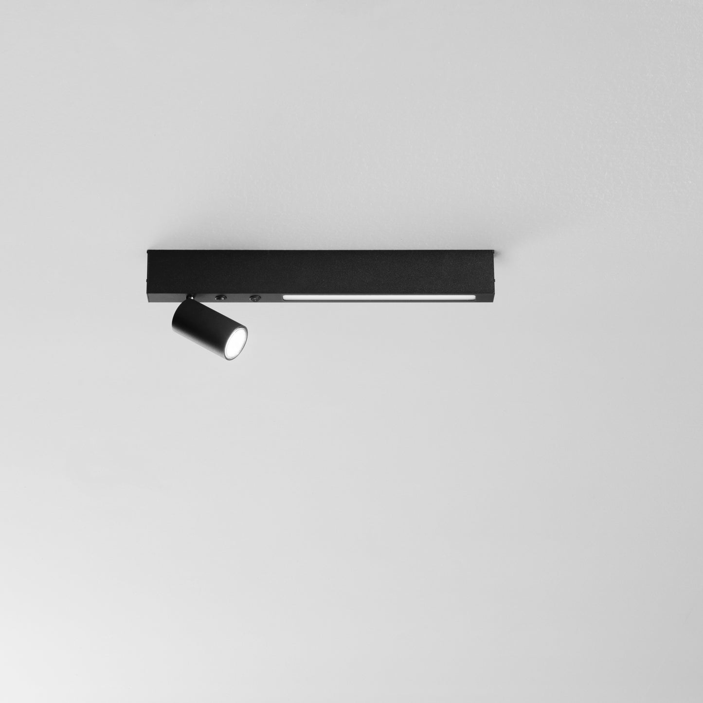 Plafone LED ORIENTED in metallo nero con 1 faretto e 1 striscia LED, CCT, 50 cm.