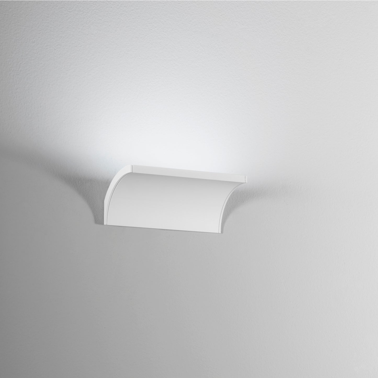 Applique LED MUSTANG in alluminio bianco 4000K (luce naturale) h 8x20 cm.