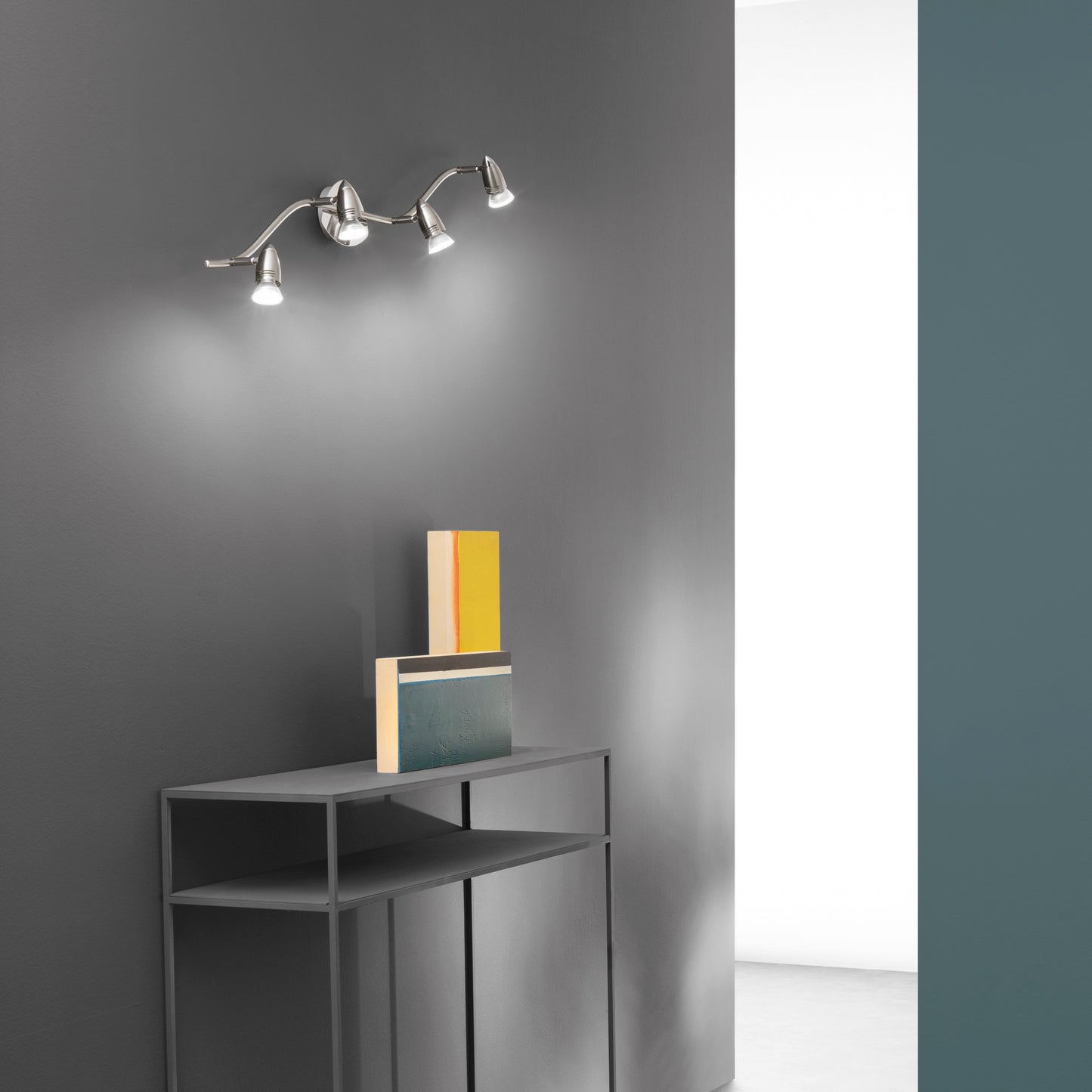 Spot SUNNY in metallo nichel con punto luce orientabile e lampadina inclusa