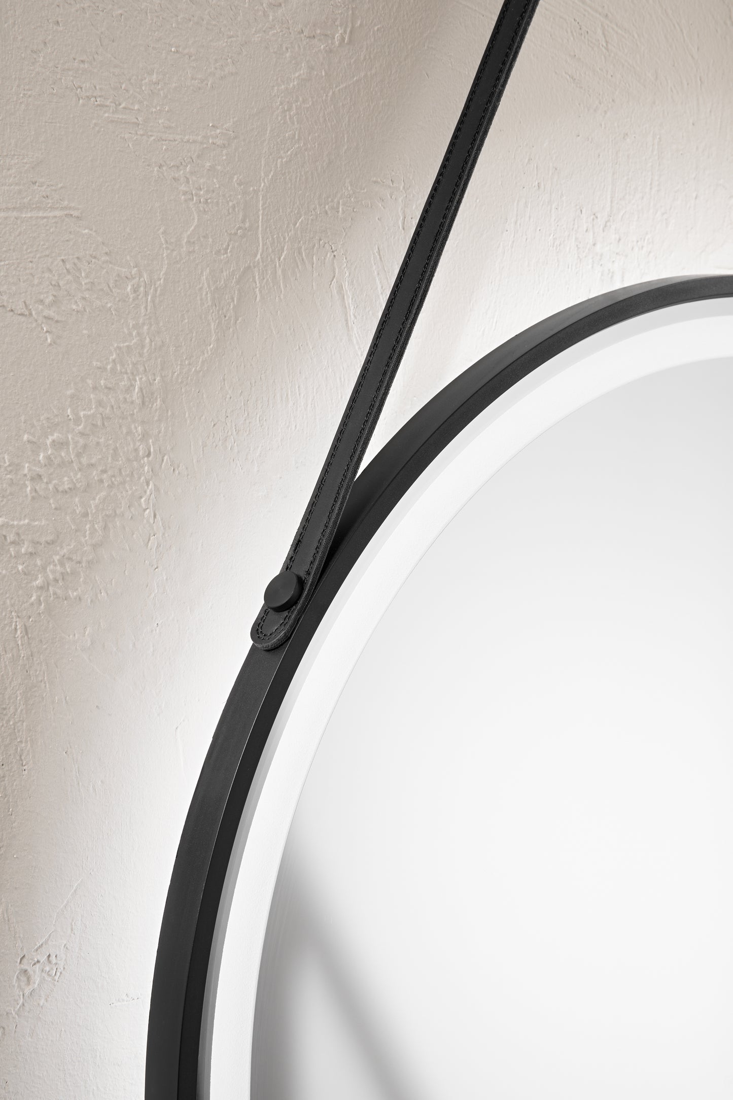 Specchio BELT tondo con illuminazione a LED, fascia in pelle, CCT, pulsante touch, pellicola antideflagrante, 70 cm, Nero
