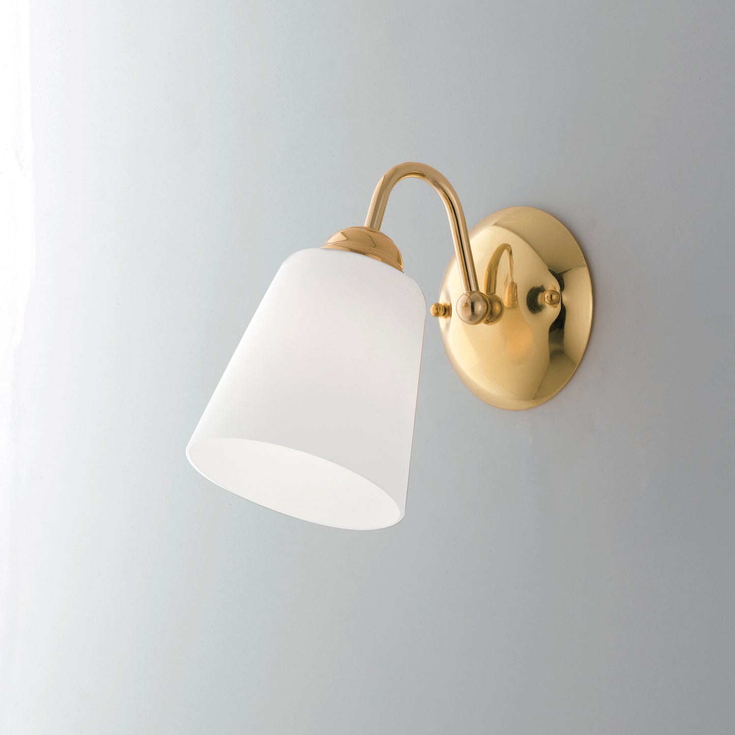 Applique 1162 in metallo oro con diffusore in vetro