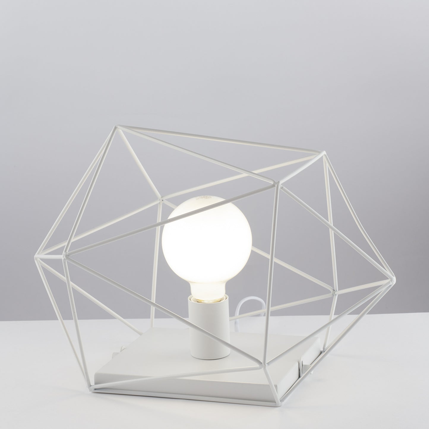 Lampada da tavolo ABRAXAS in metallo bianco.