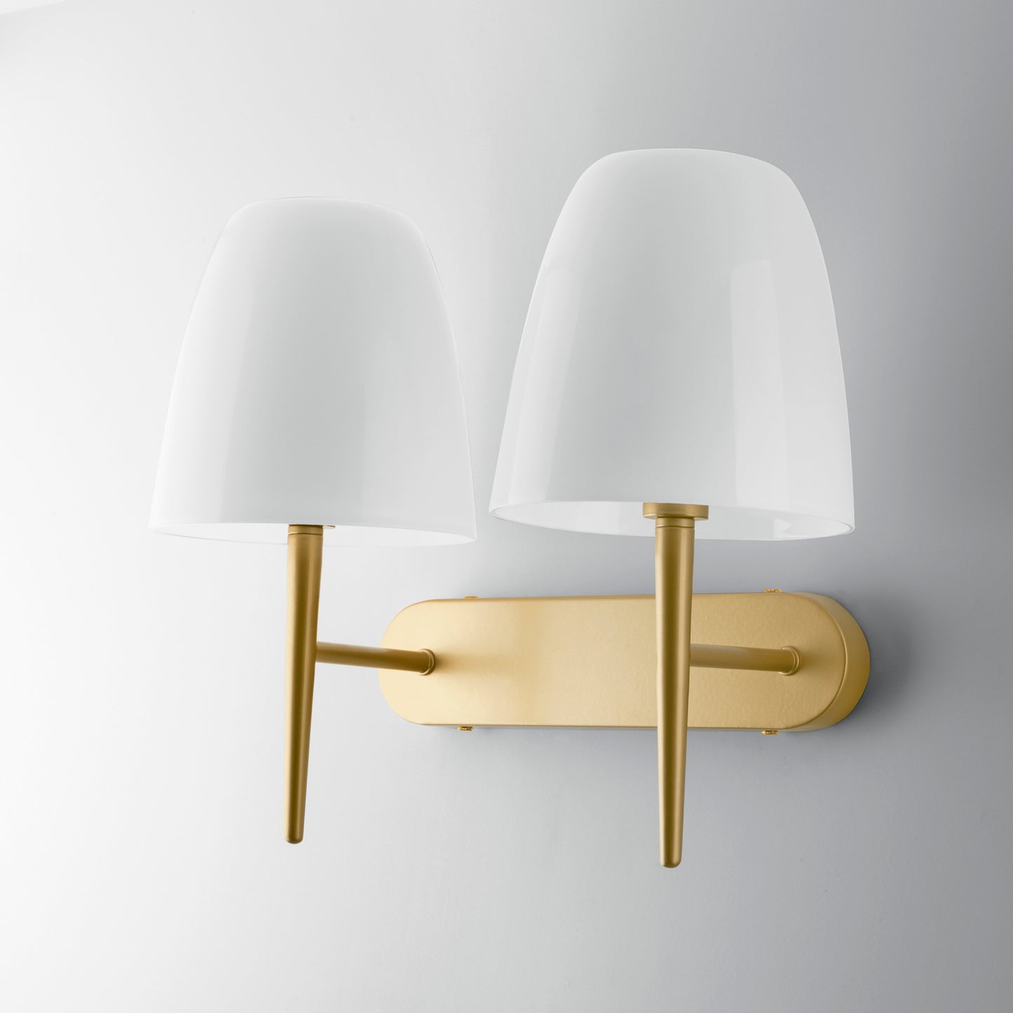 Applique ARES con struttura in metallo oro e due diffusori in vetro bianco