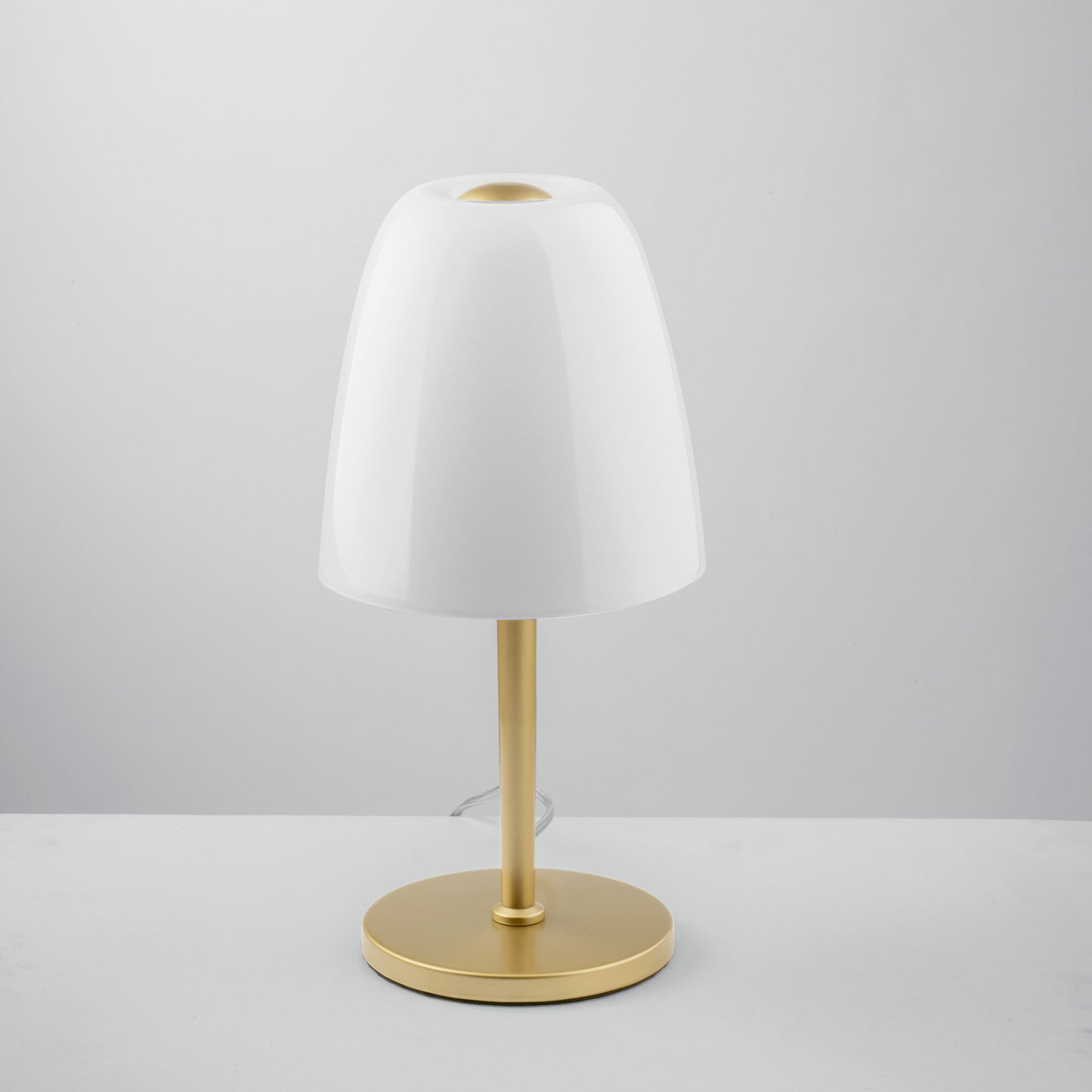 Lampada da tavolo ARES in metallo oro e diffusore in vetro bianco 36cm, 15cm Ø.