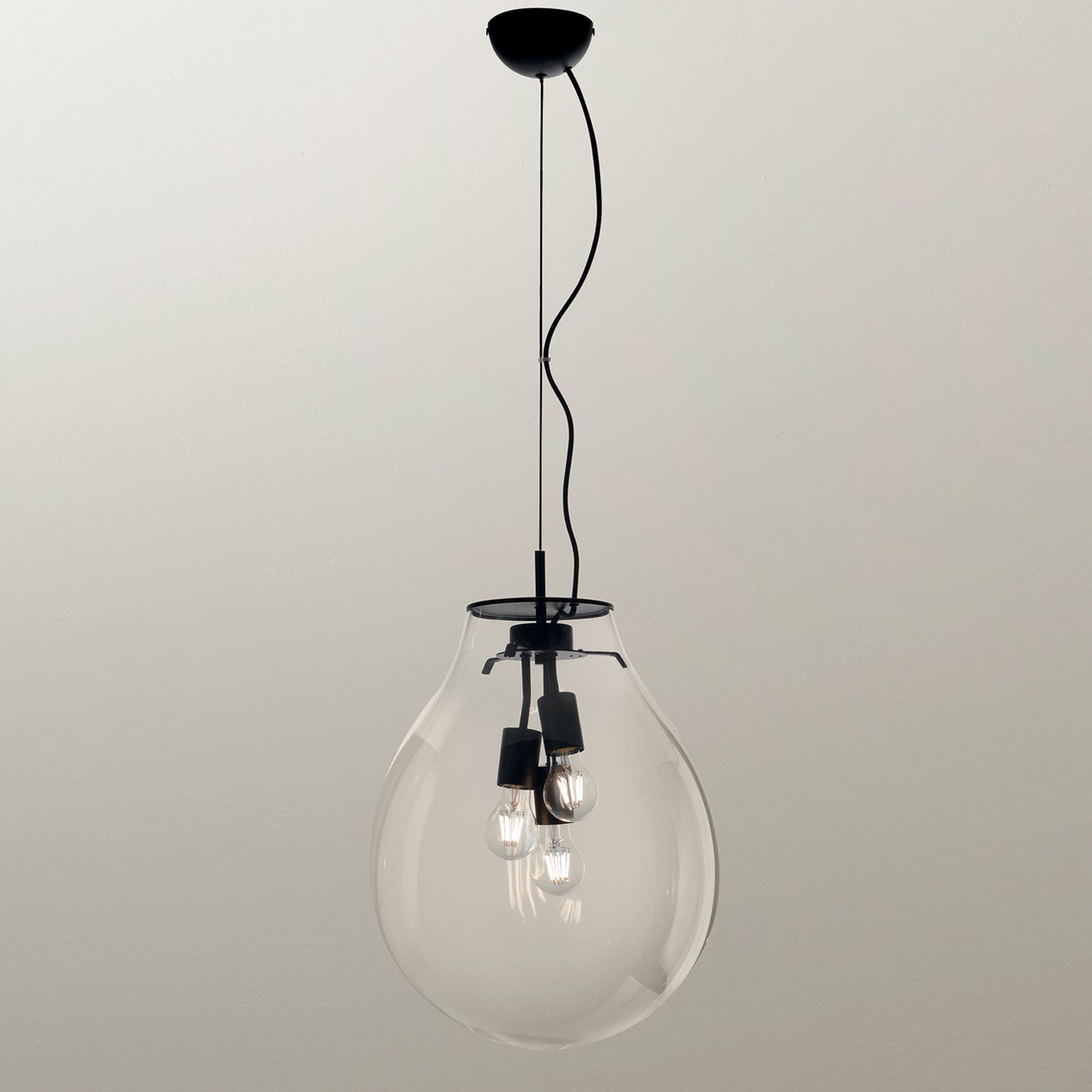 Sospensione AZUMA in vetro trasparente con struttura in metallo nero 174cm, 38cm. Ø.