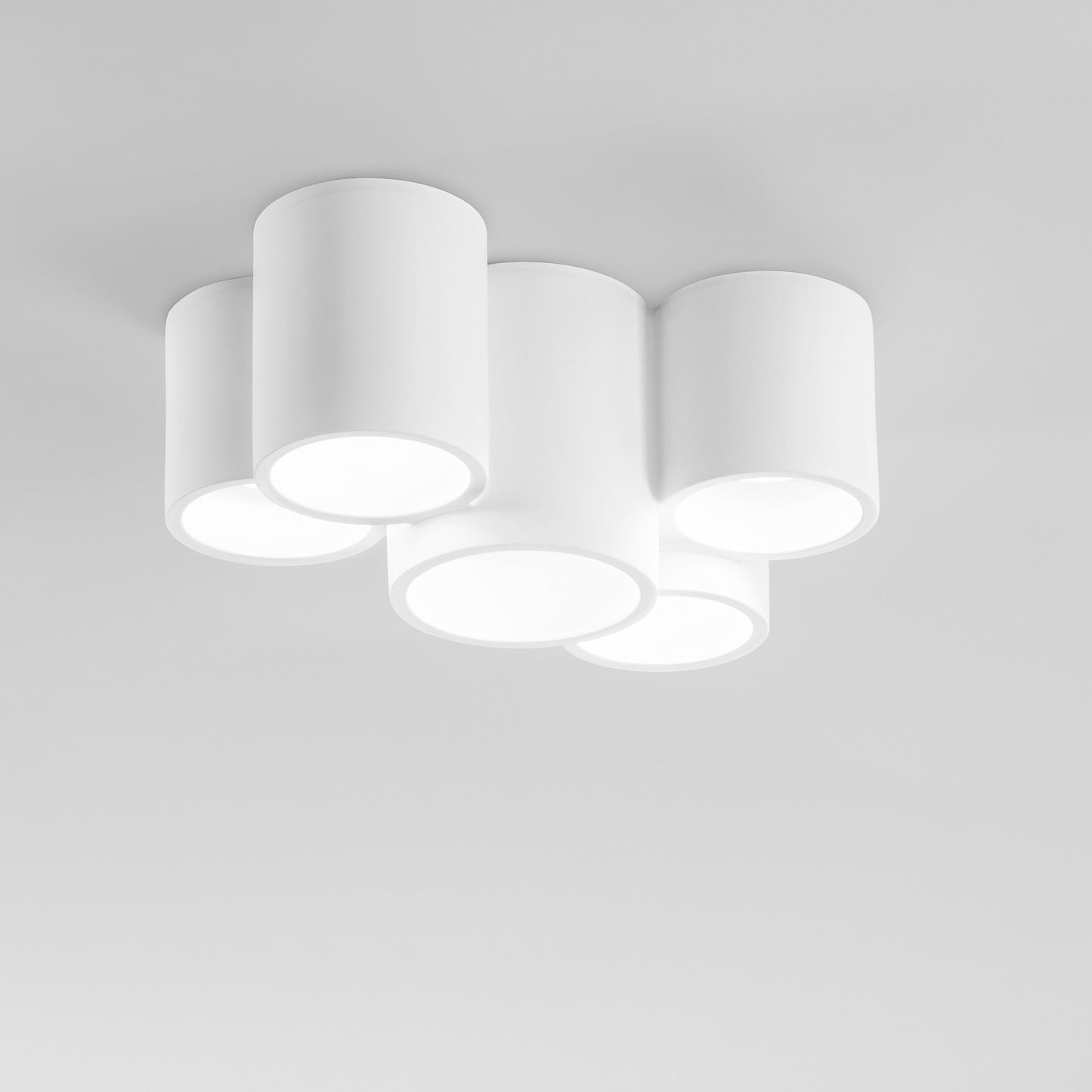 Plafoniera BANJIE in gesso bianco verniciabile a cinque luci.