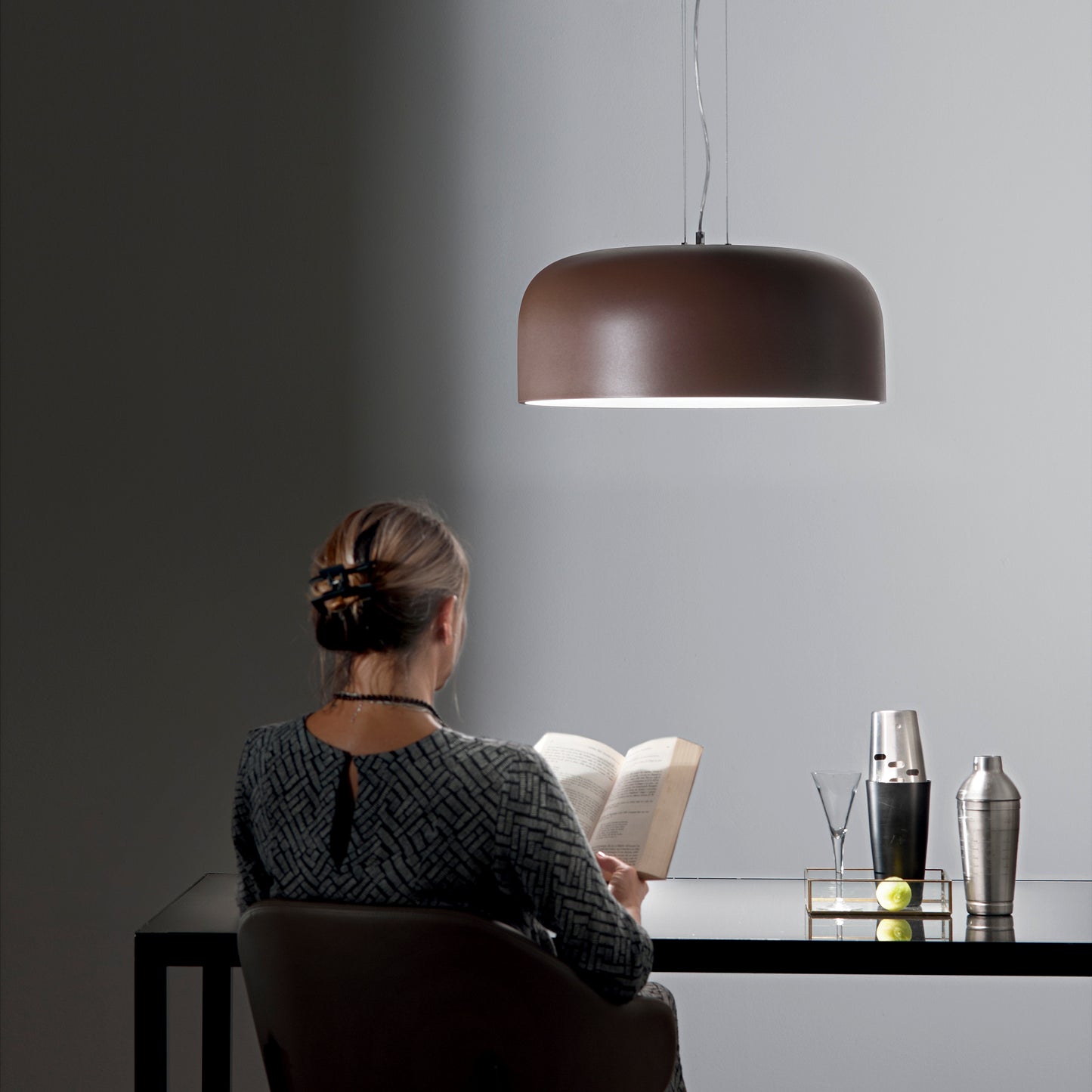 Sospensione BISTROT in acrilico e metallo bronzo.