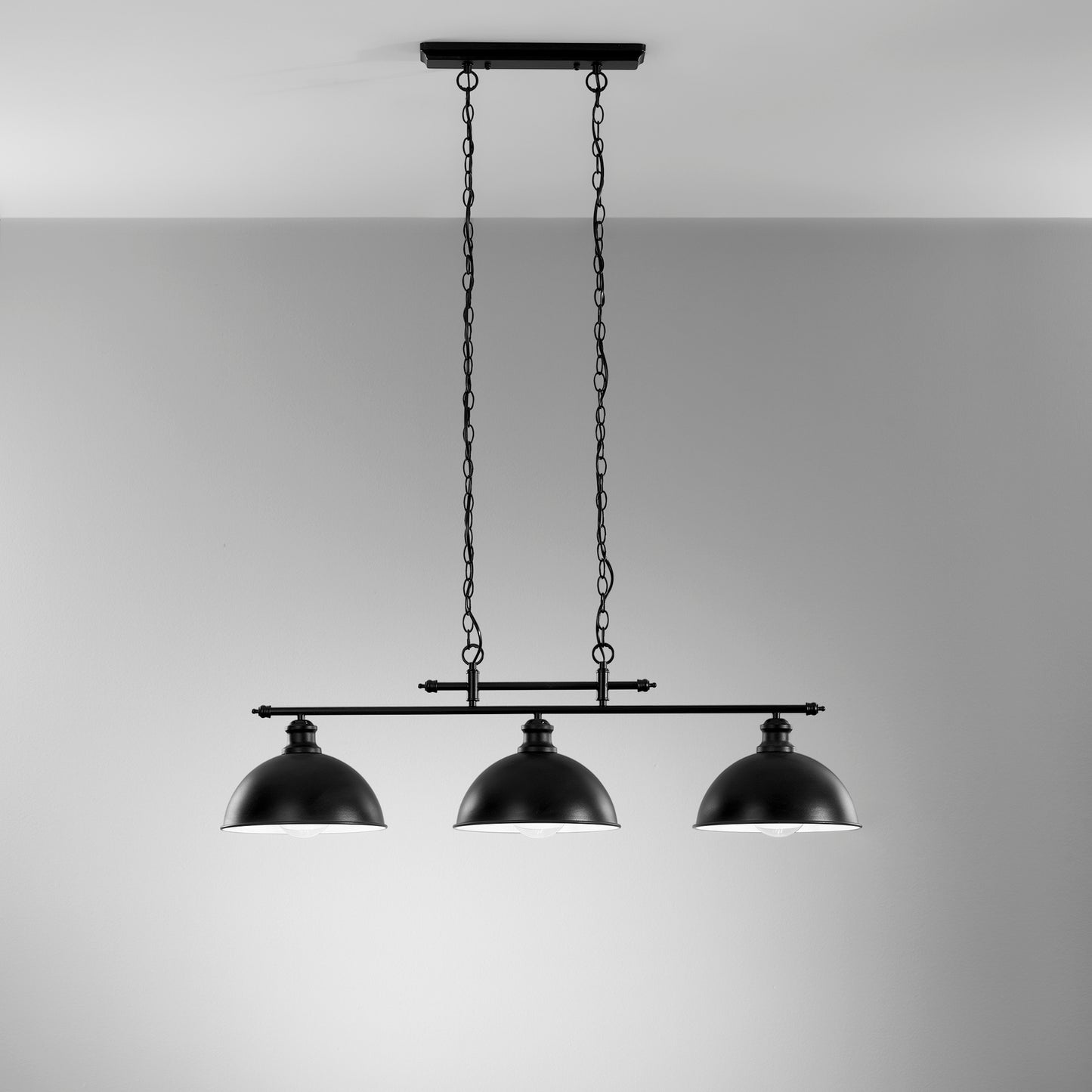 Lampadario a sospensione CHARLESTON in metallo nero a tre luci con interno bianco