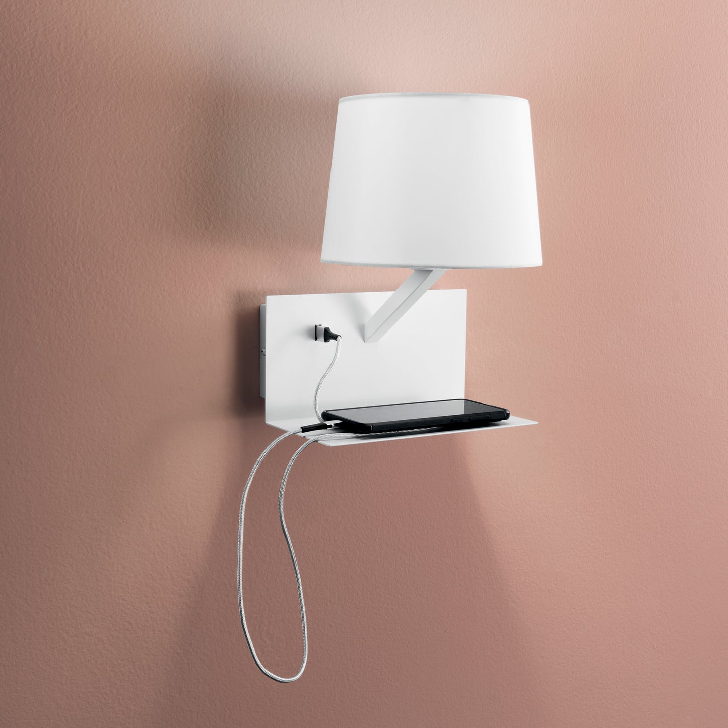 Applique CIAK bianca in metallo con presa USB