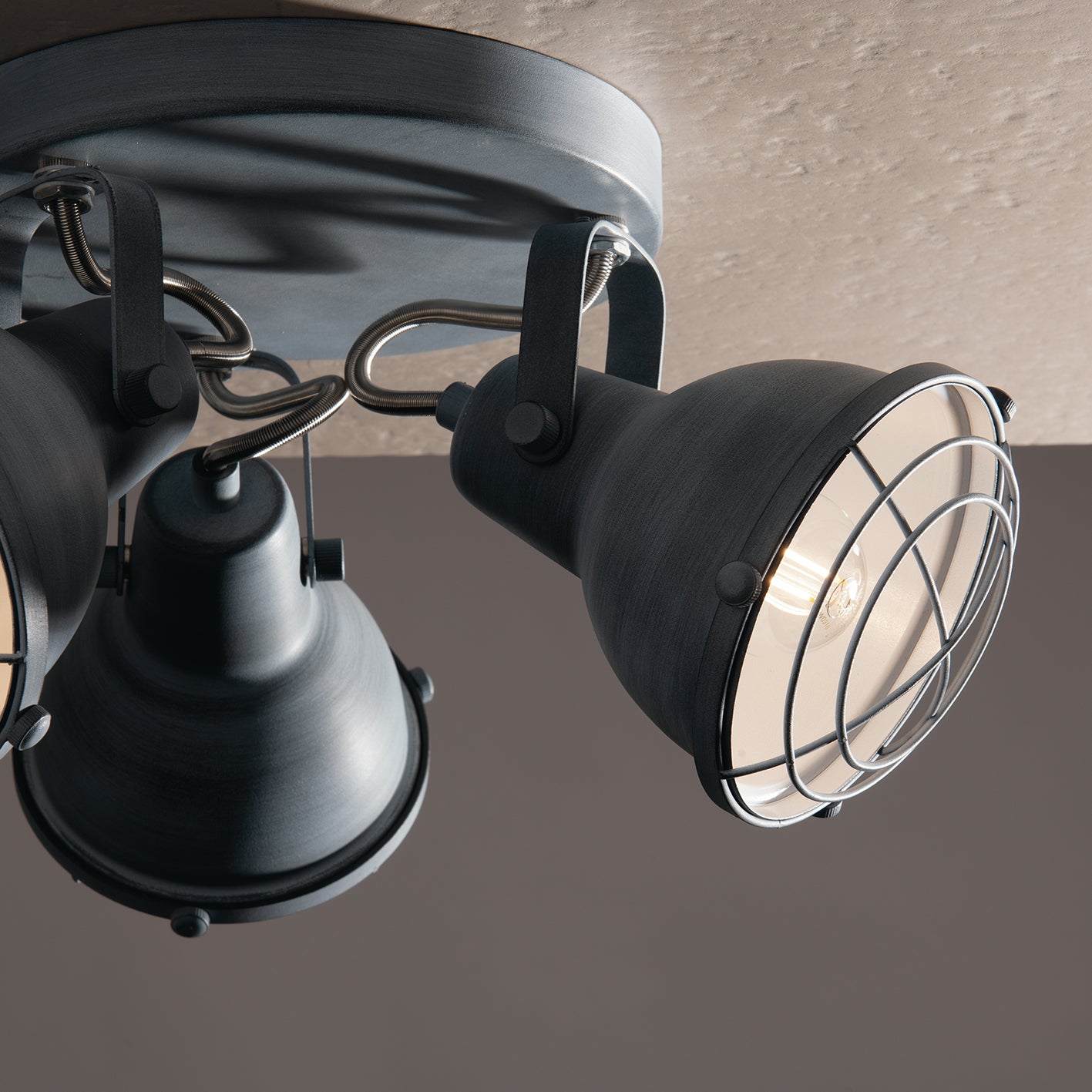 Plafoniera CUBA in metallo grigio con 3 diffusori orientabili