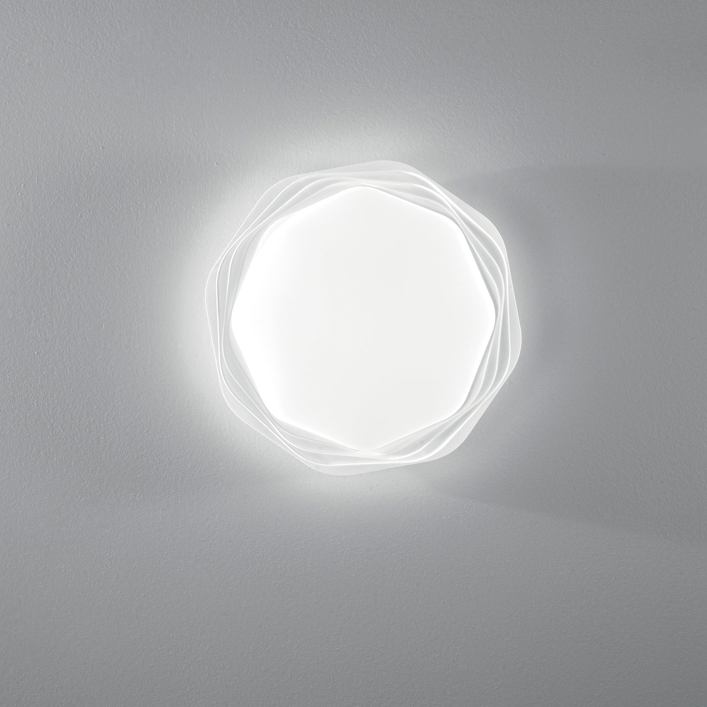 Plafoniera LED DAISY bianca con luce direzionale e retroilluminazione - CCT - 42cm. Ø