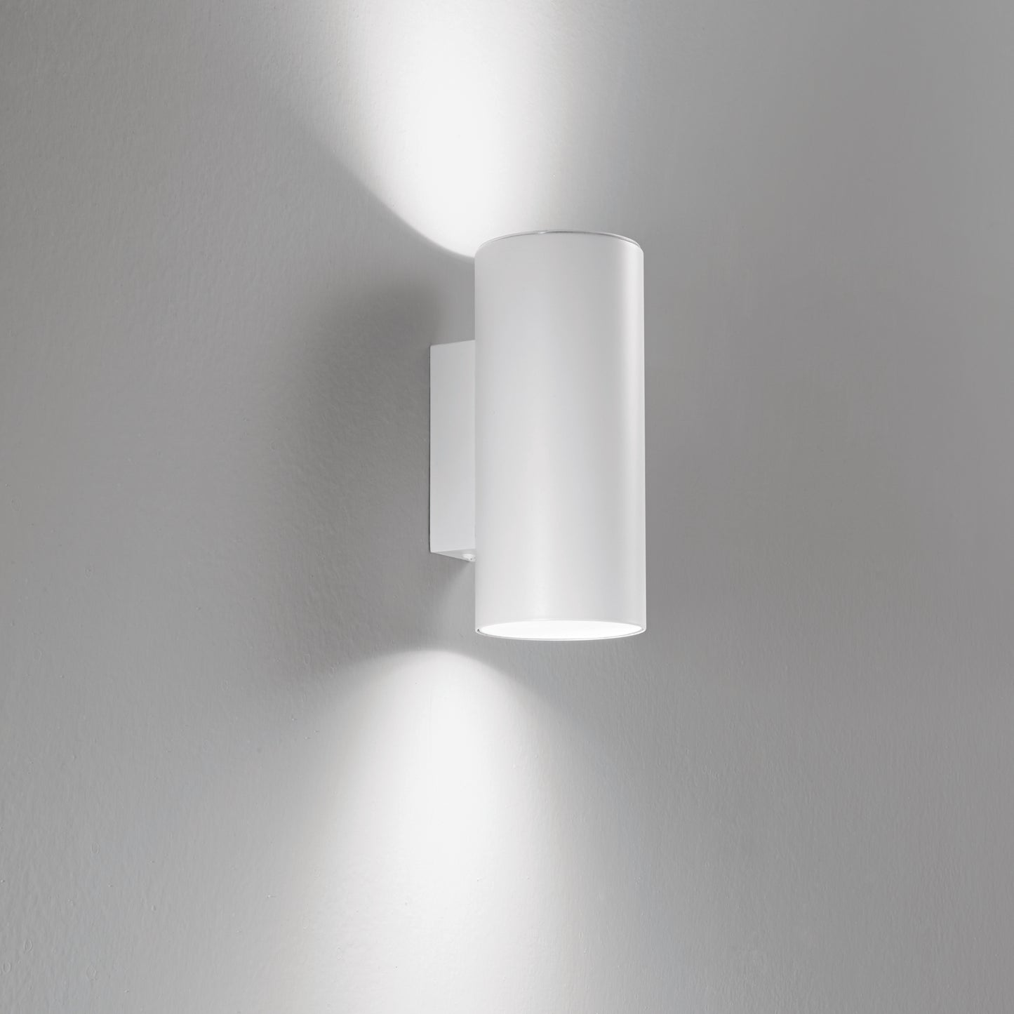 Applique DUDUK rotonda biemissione in metallo bianco 10 cm.