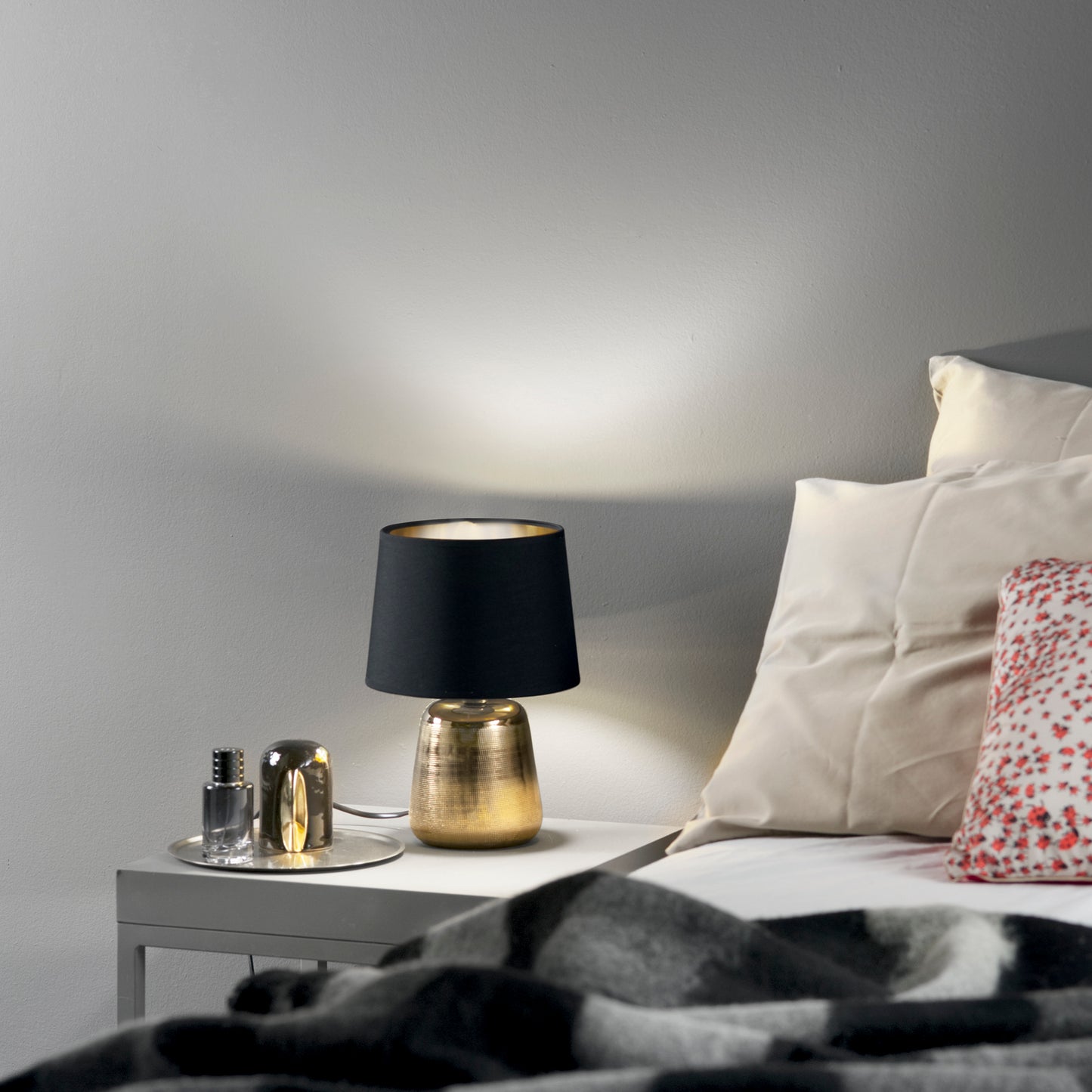 Lampada da tavolo ECSTASY in ceramica oro e paralume in tessuto nero